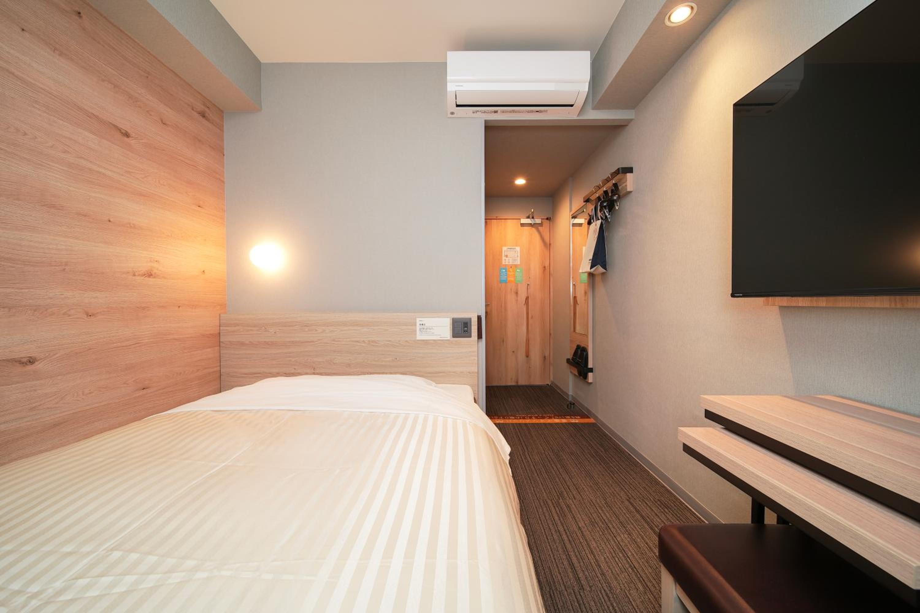 Double Room - Non-Smoking  - Photo 6