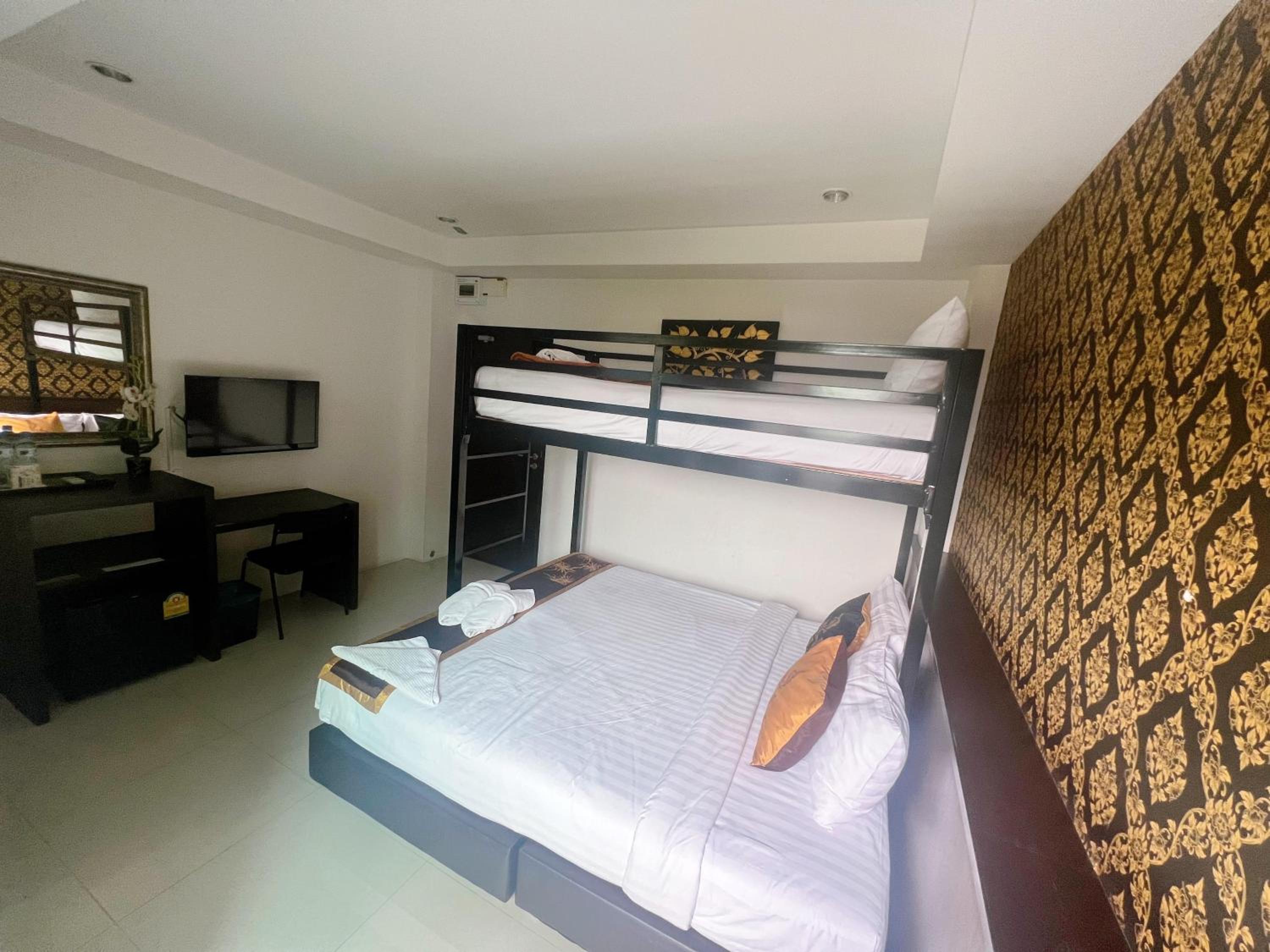 Triple Room with Balcony photo 1