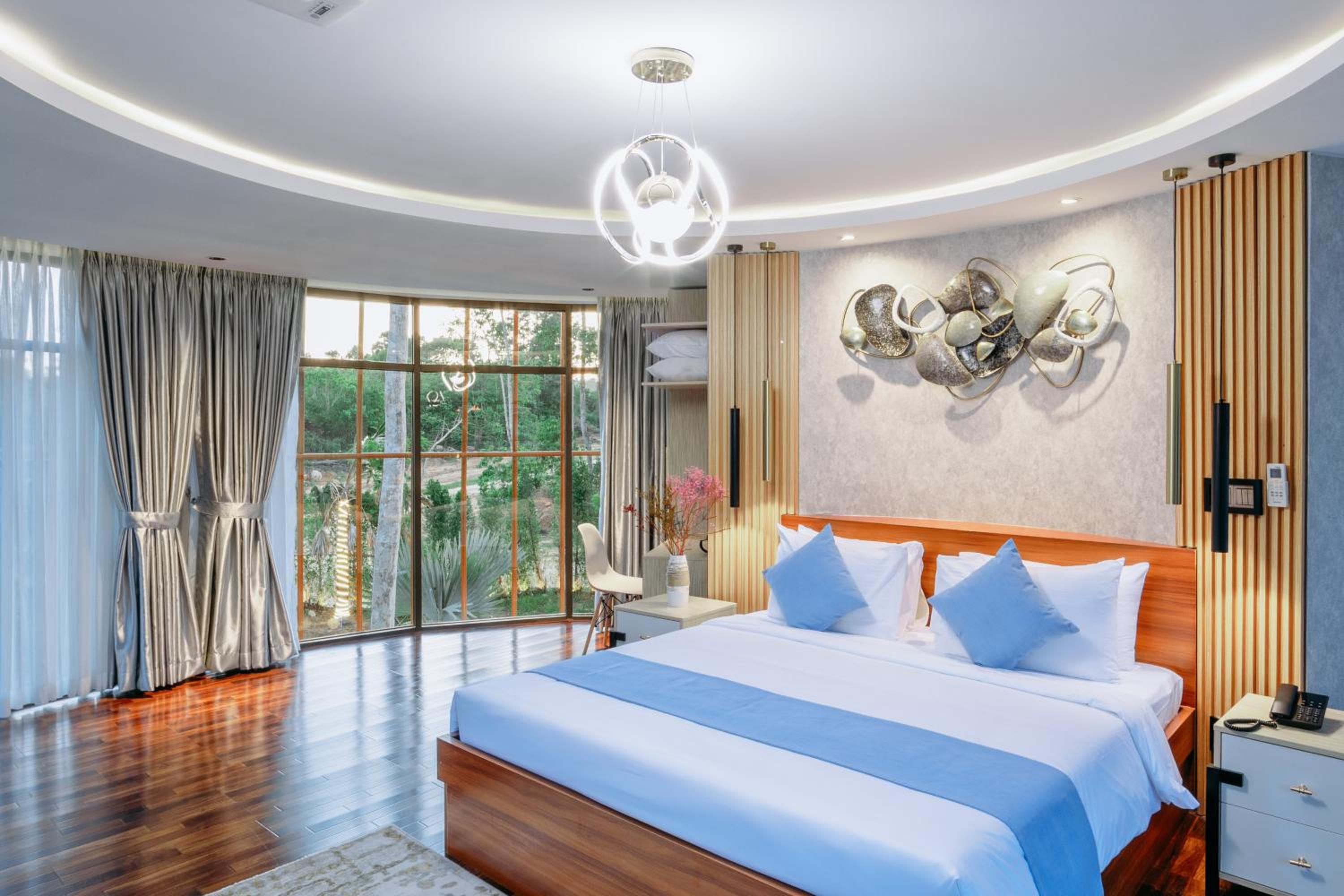Double Room with Balcony and Sea View