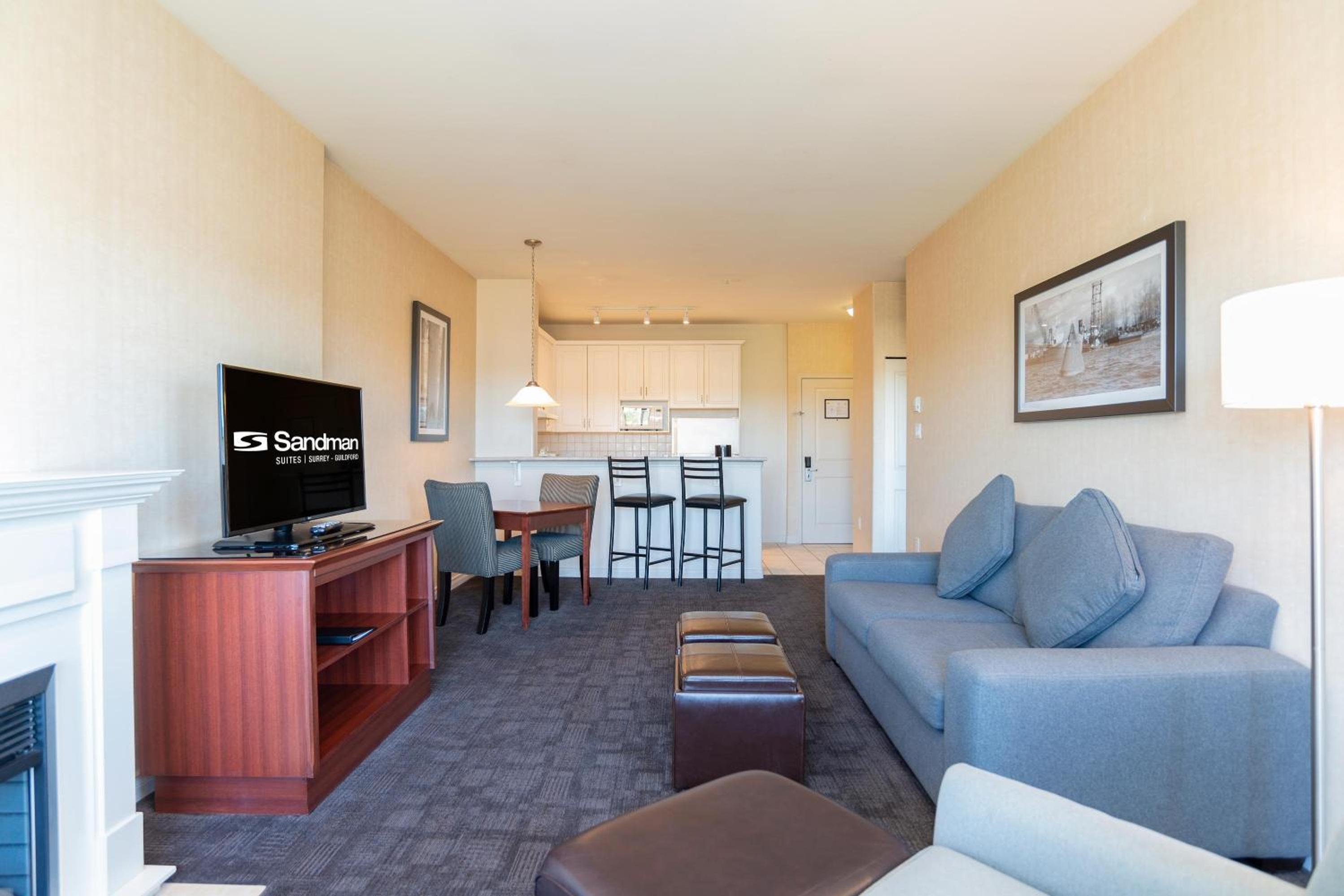 Penthouse Suite, 1 King, Sofa Bed, Kitchen, Top Floor - Photo 8