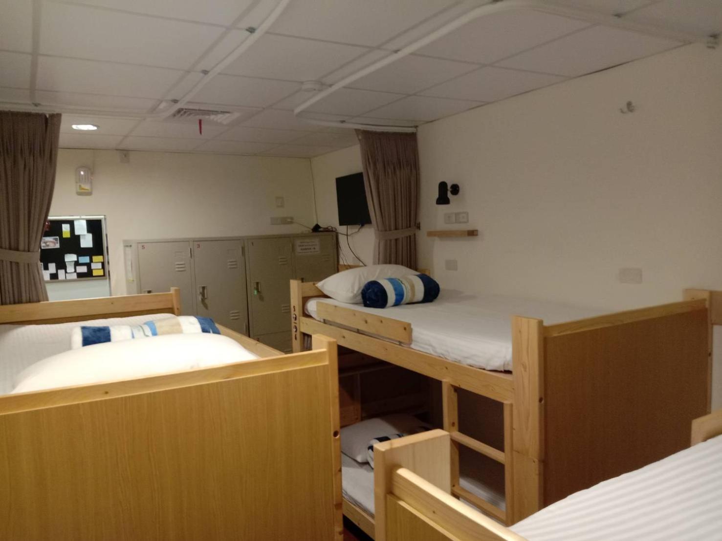 6-Bed Mixed Dormitory Room photo 1