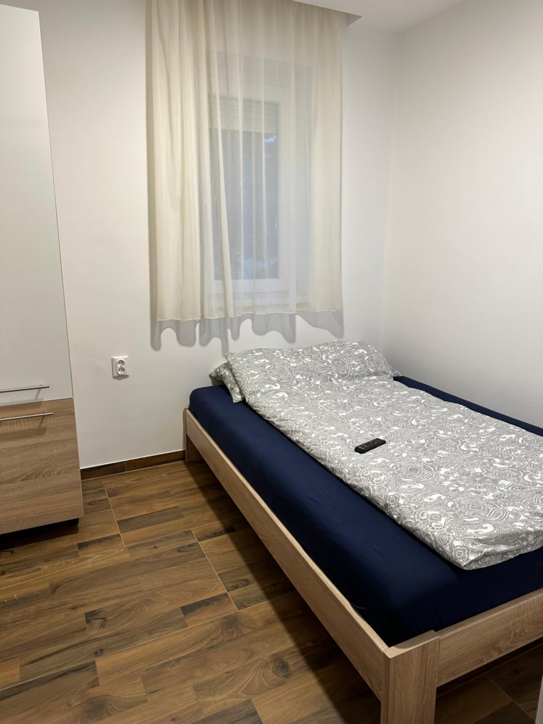 Deluxe Double Room with Shower - Photo 4