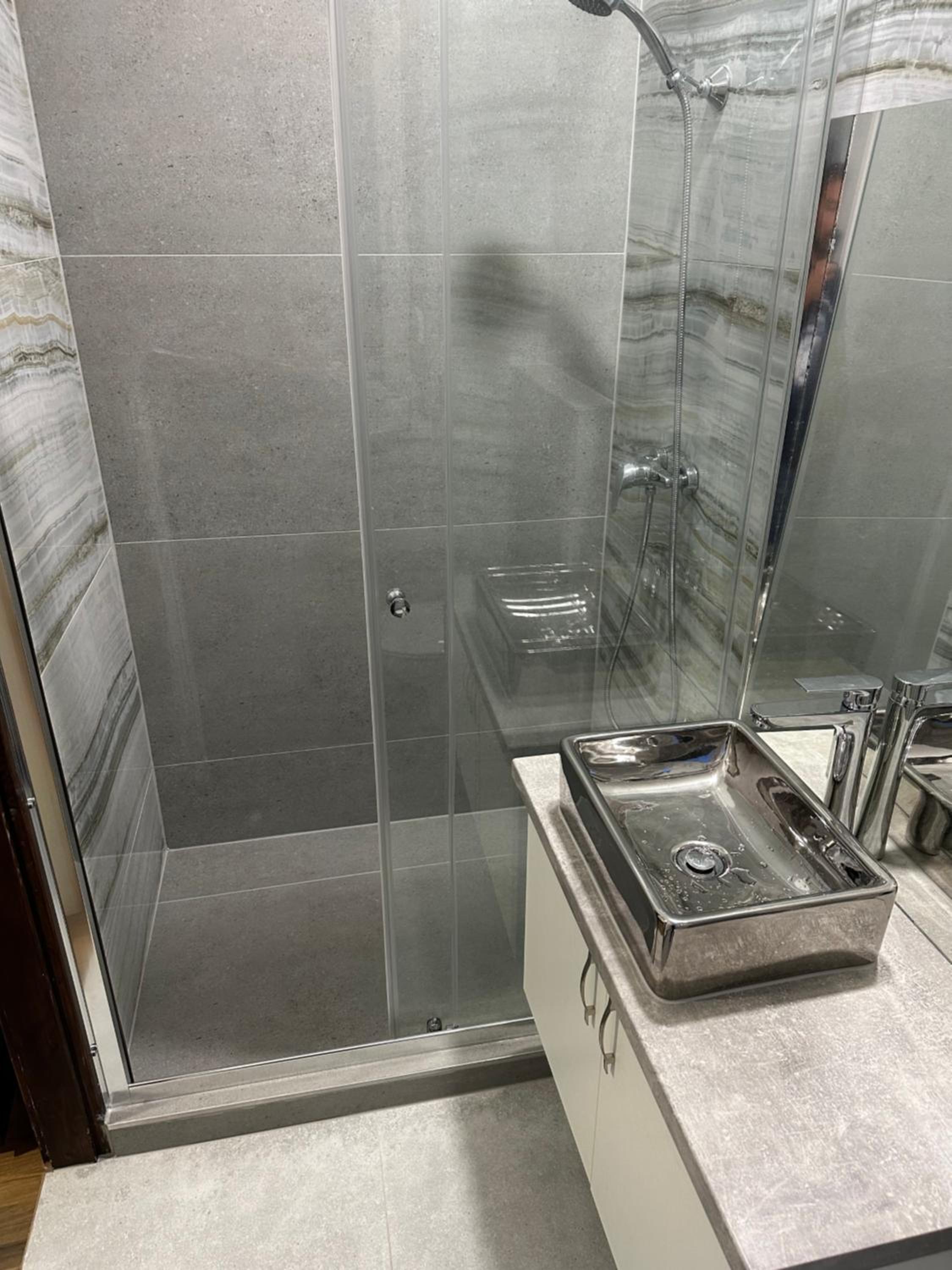 Deluxe Double Room with Shower - Photo 3