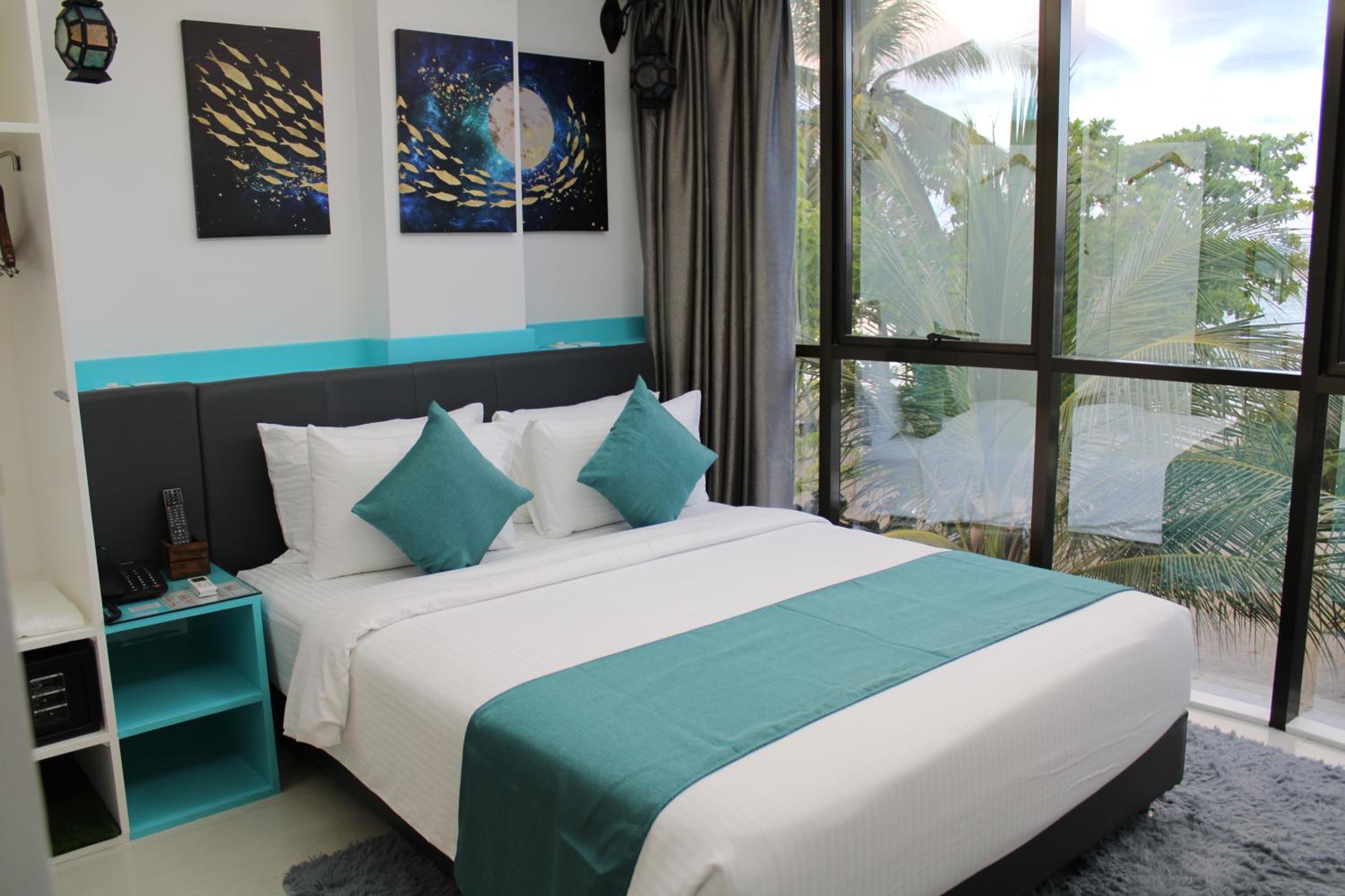 Deluxe Double Room with Balcony and Sea View