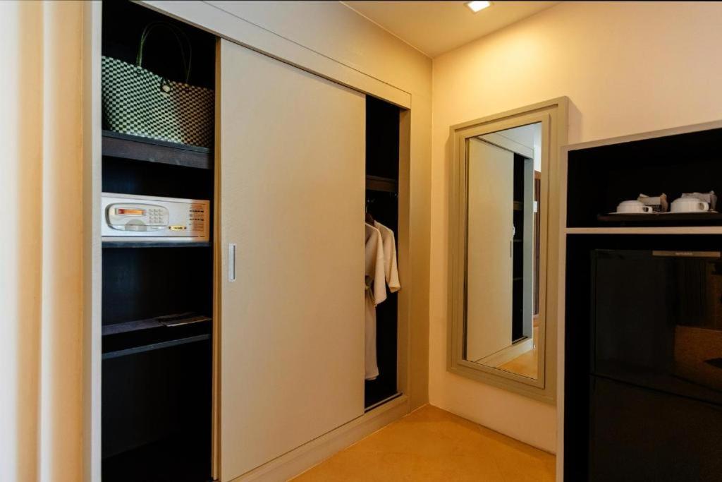 Deluxe Double or Twin Room - Photo 6
