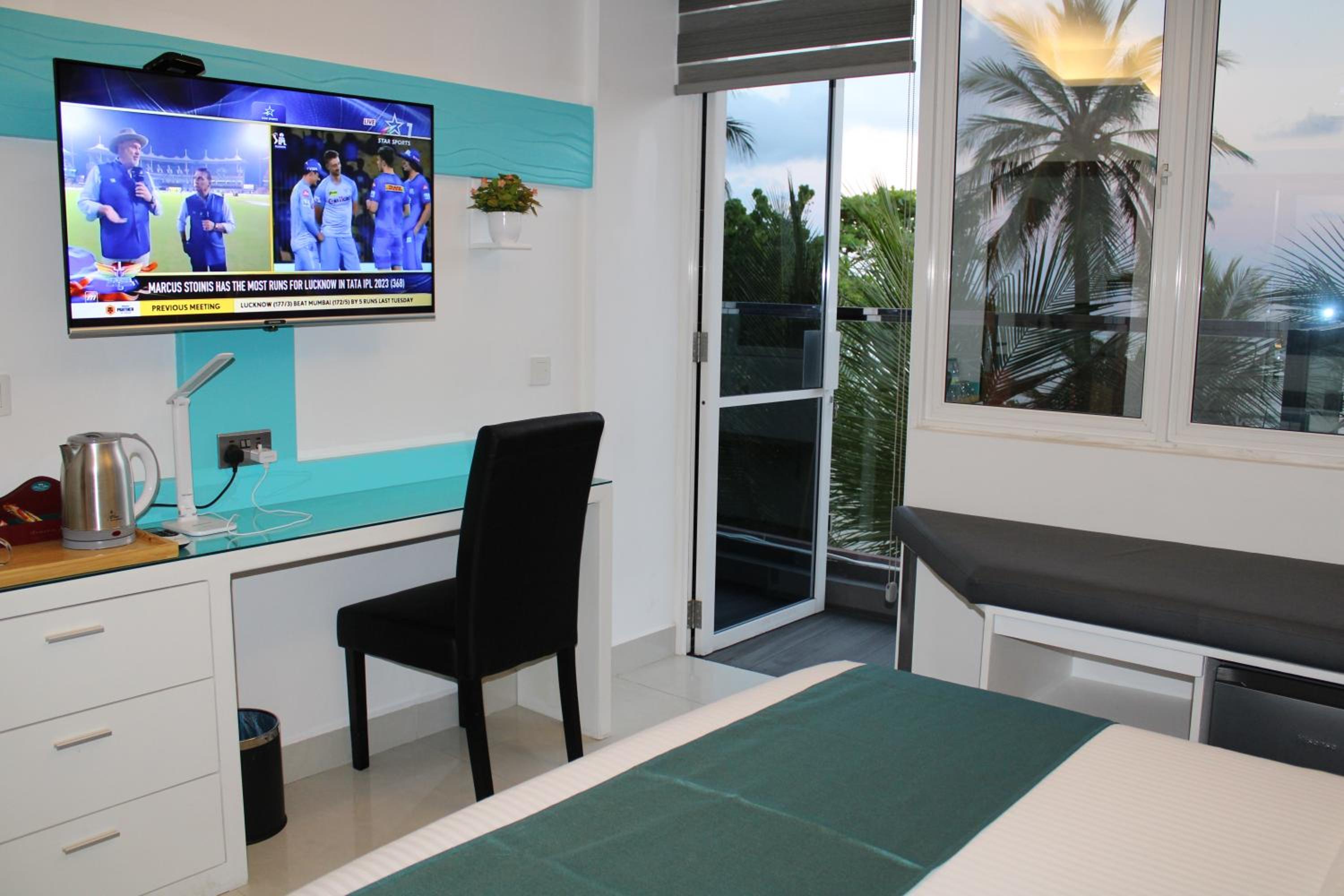 Deluxe Double Room with Balcony and Sea View - Photo 3