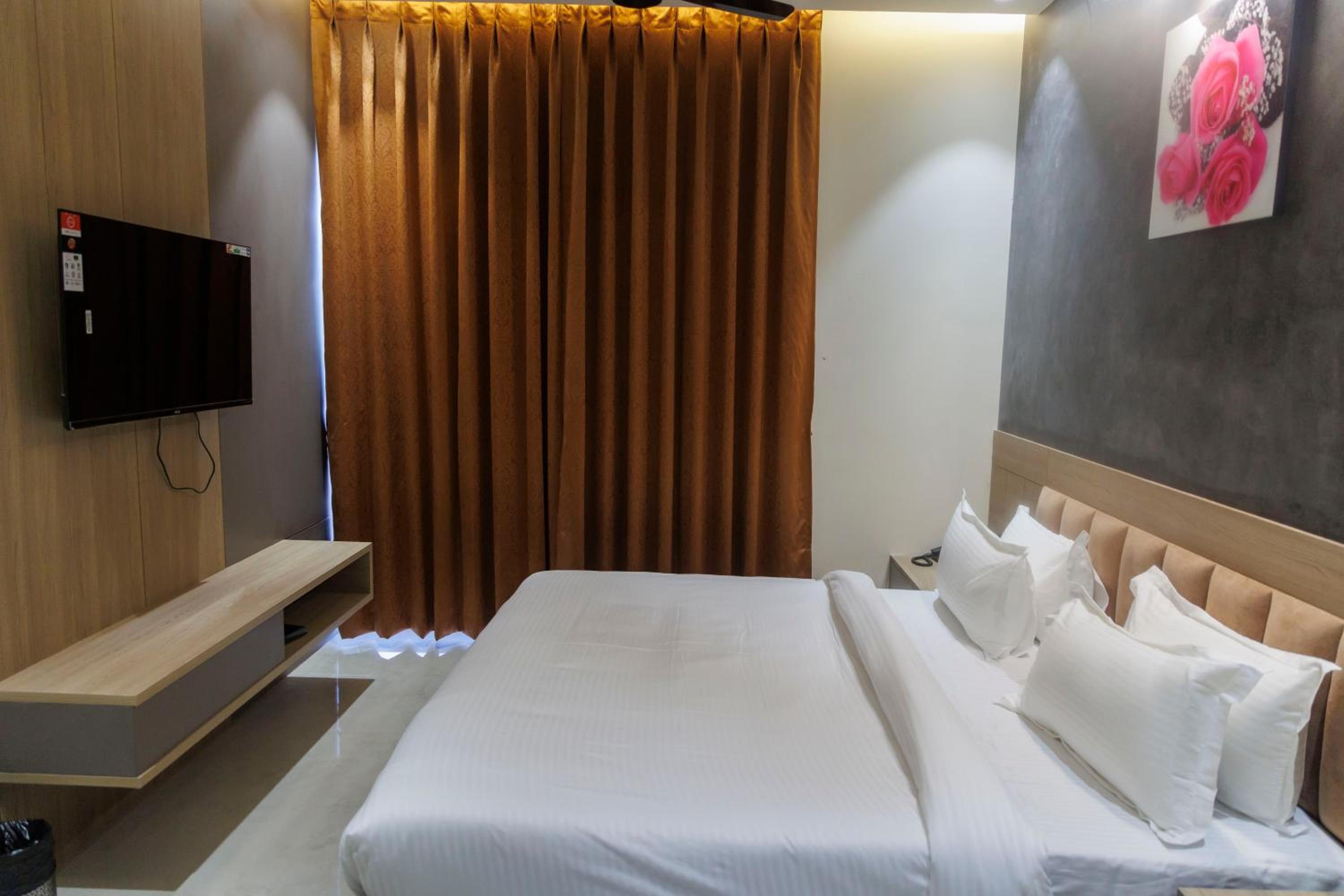 Deluxe Double Room with Shower