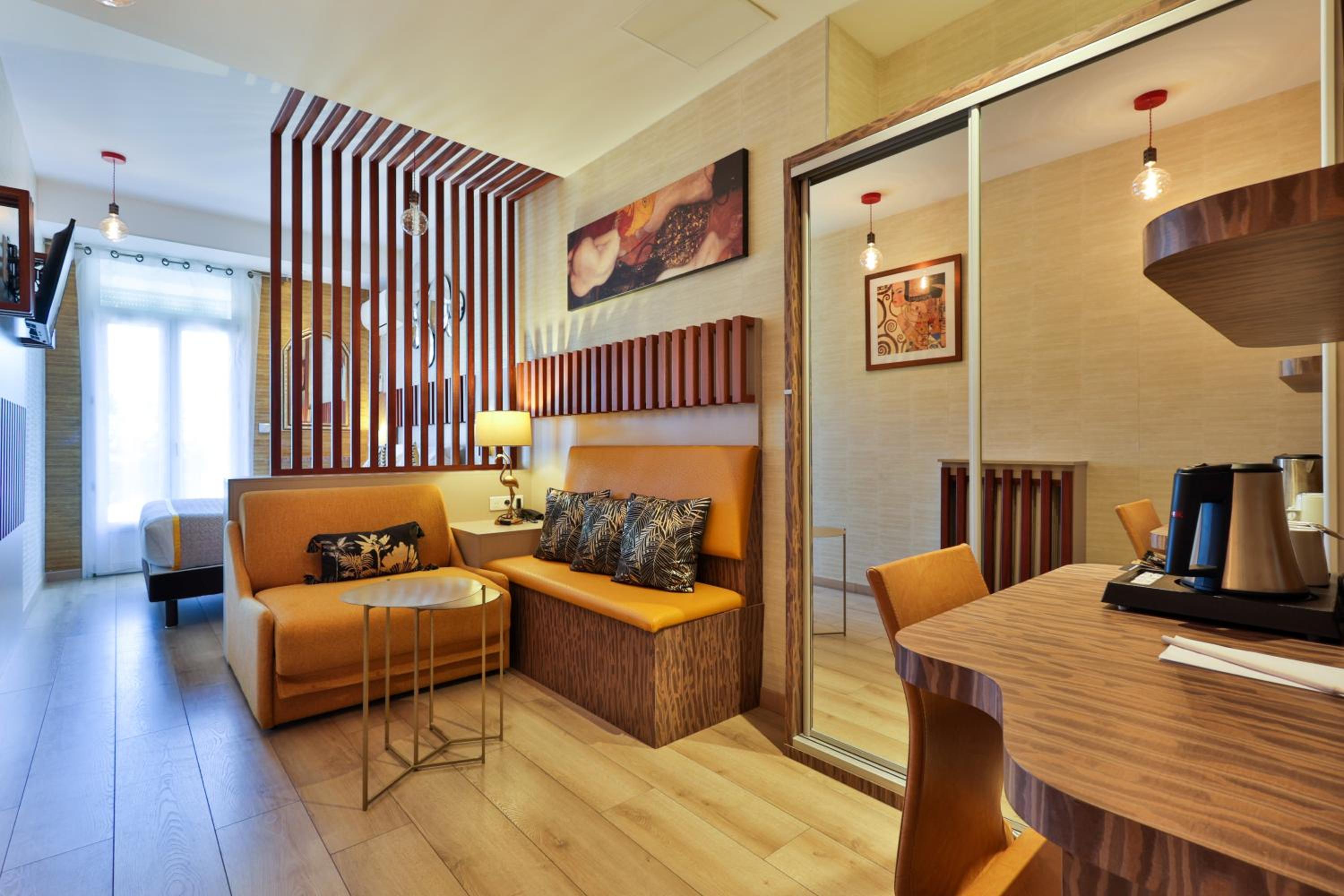 Comfort Room - Photo 1