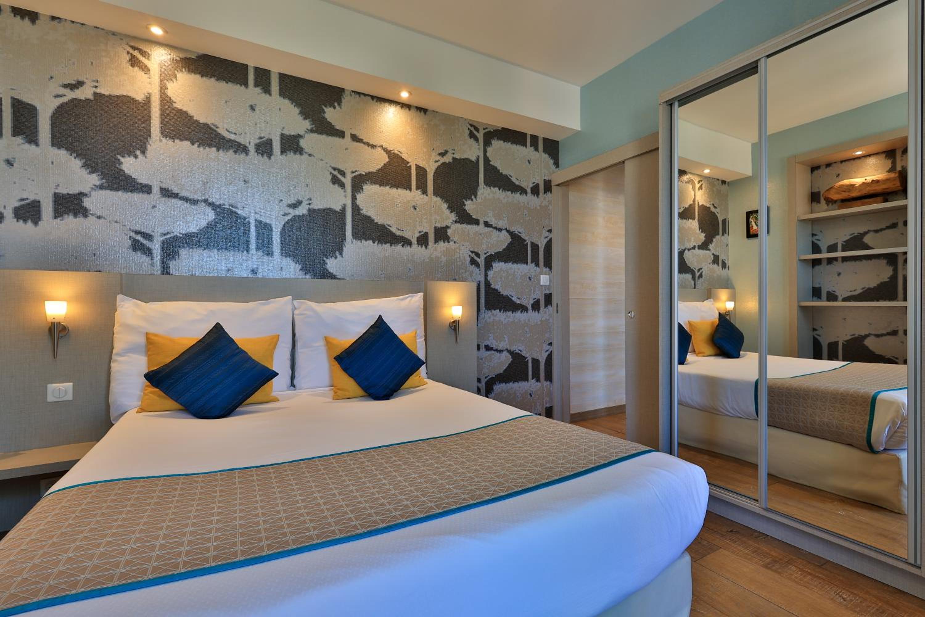 Family Suite with Terrace and Sea View - Photo 9