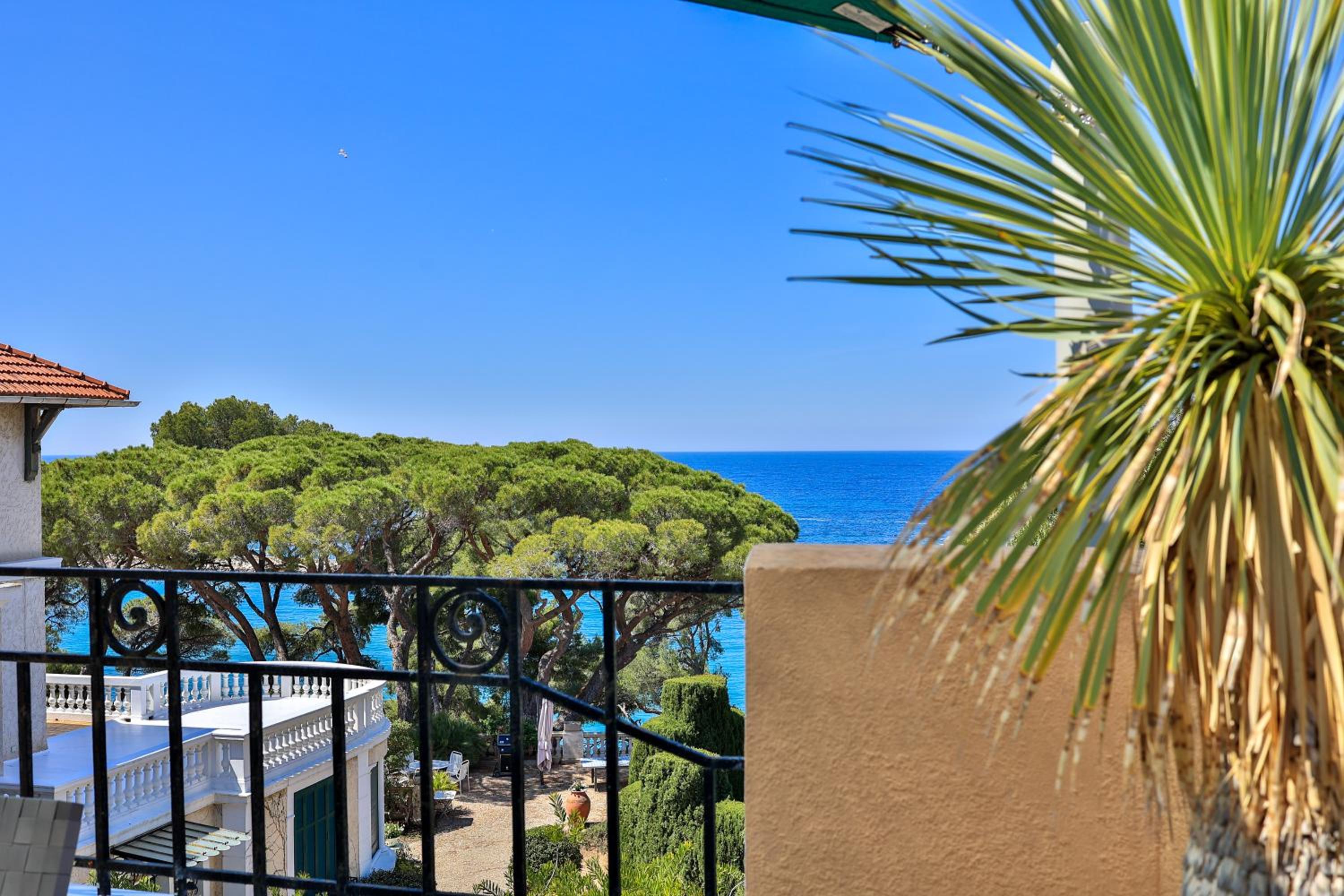 Family Suite with Terrace and Sea View - Photo 8
