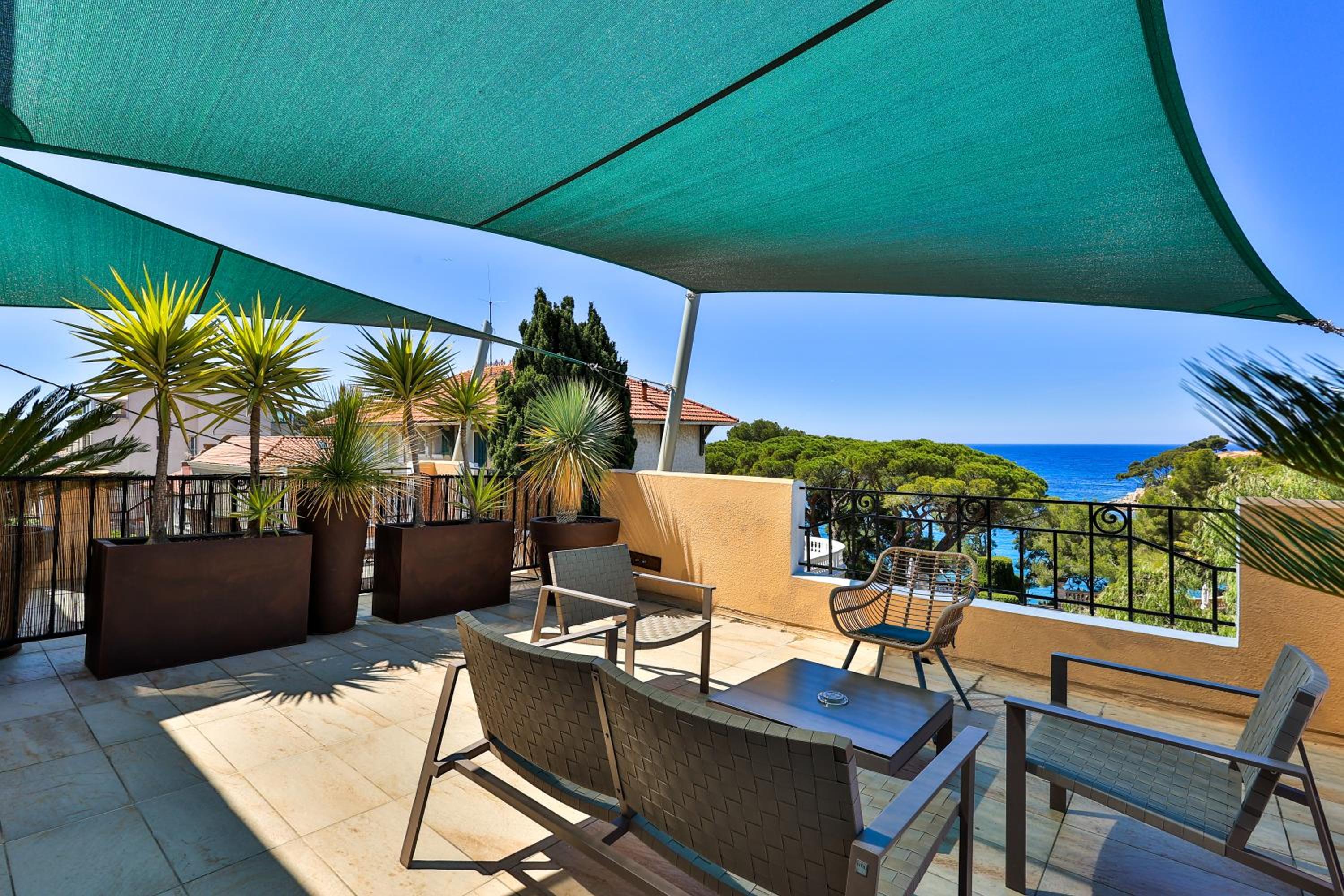 Family Suite with Terrace and Sea View - Photo 10