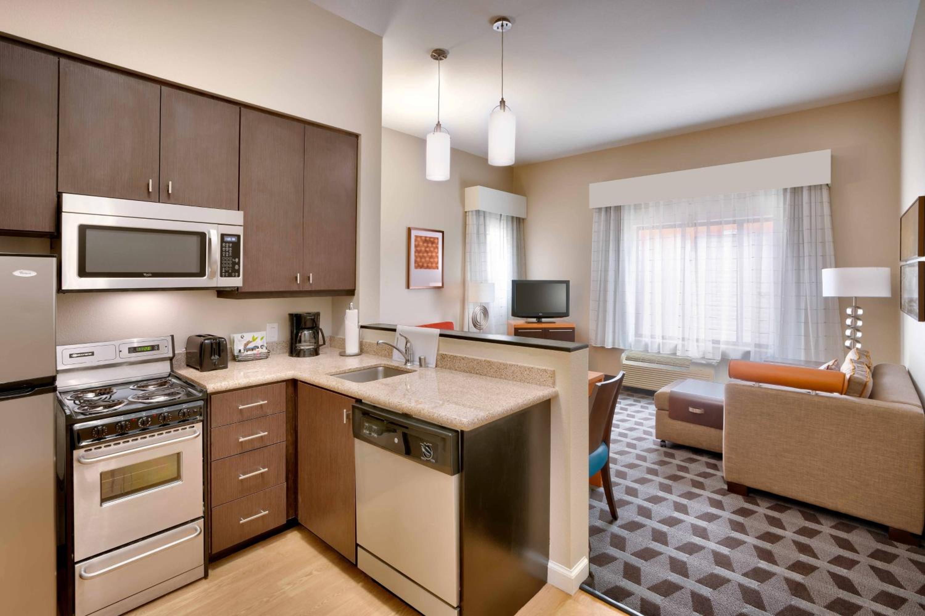 Two-Bedroom Suite - Photo 4