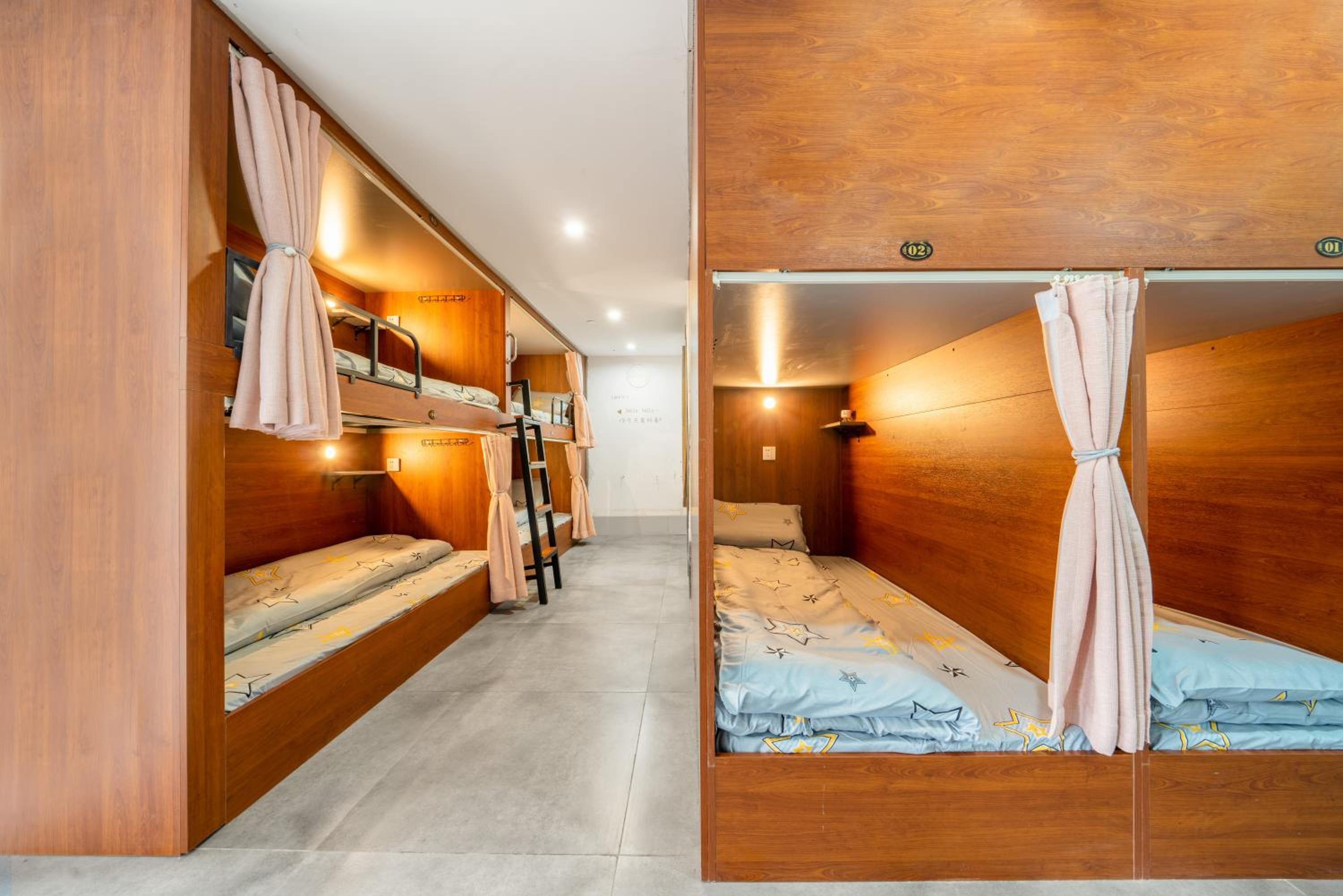 Bed in 6-Bed Female Dormitory Room photo 1