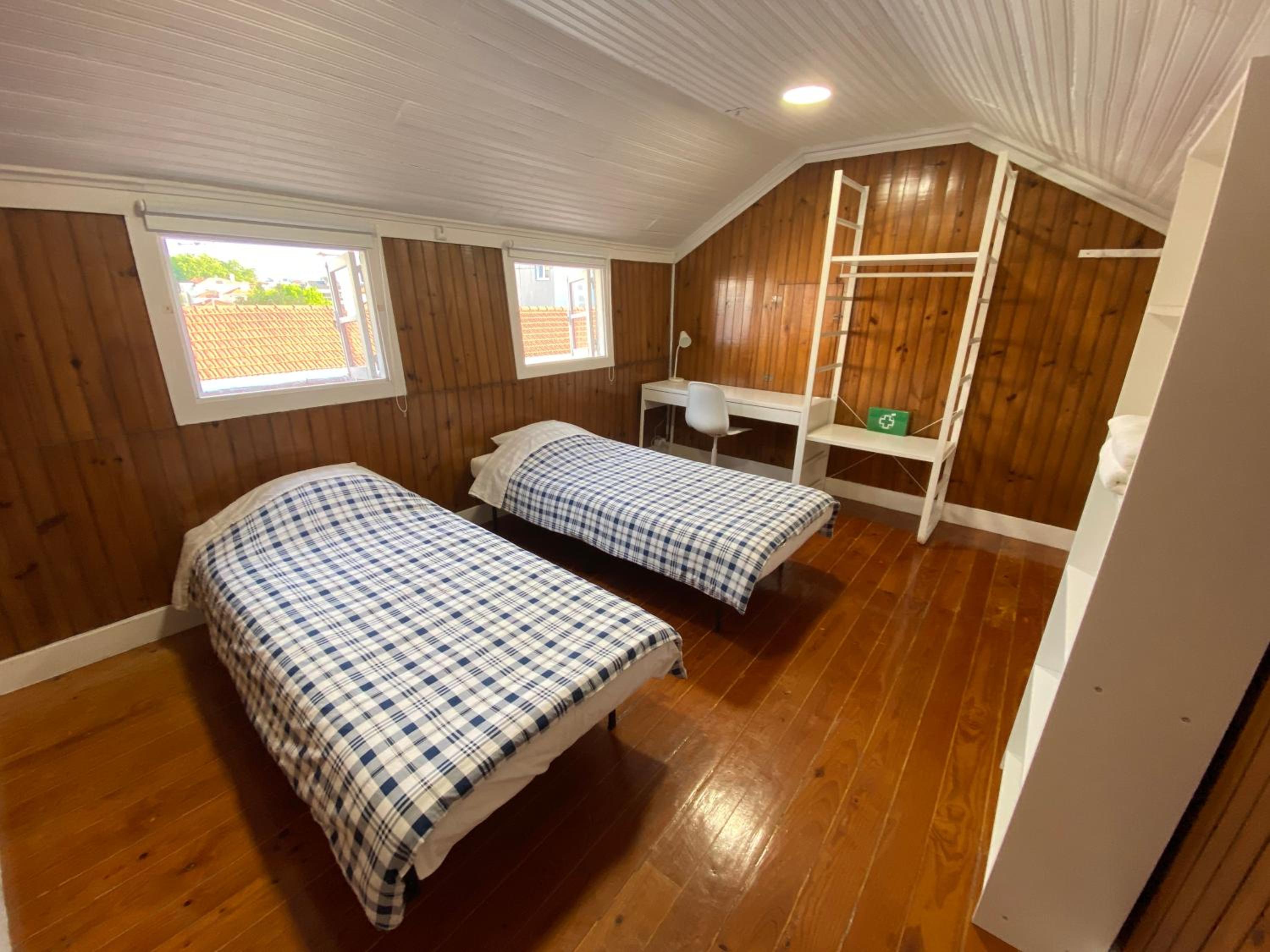 Deluxe Double or Twin Room with City View - Photo 3