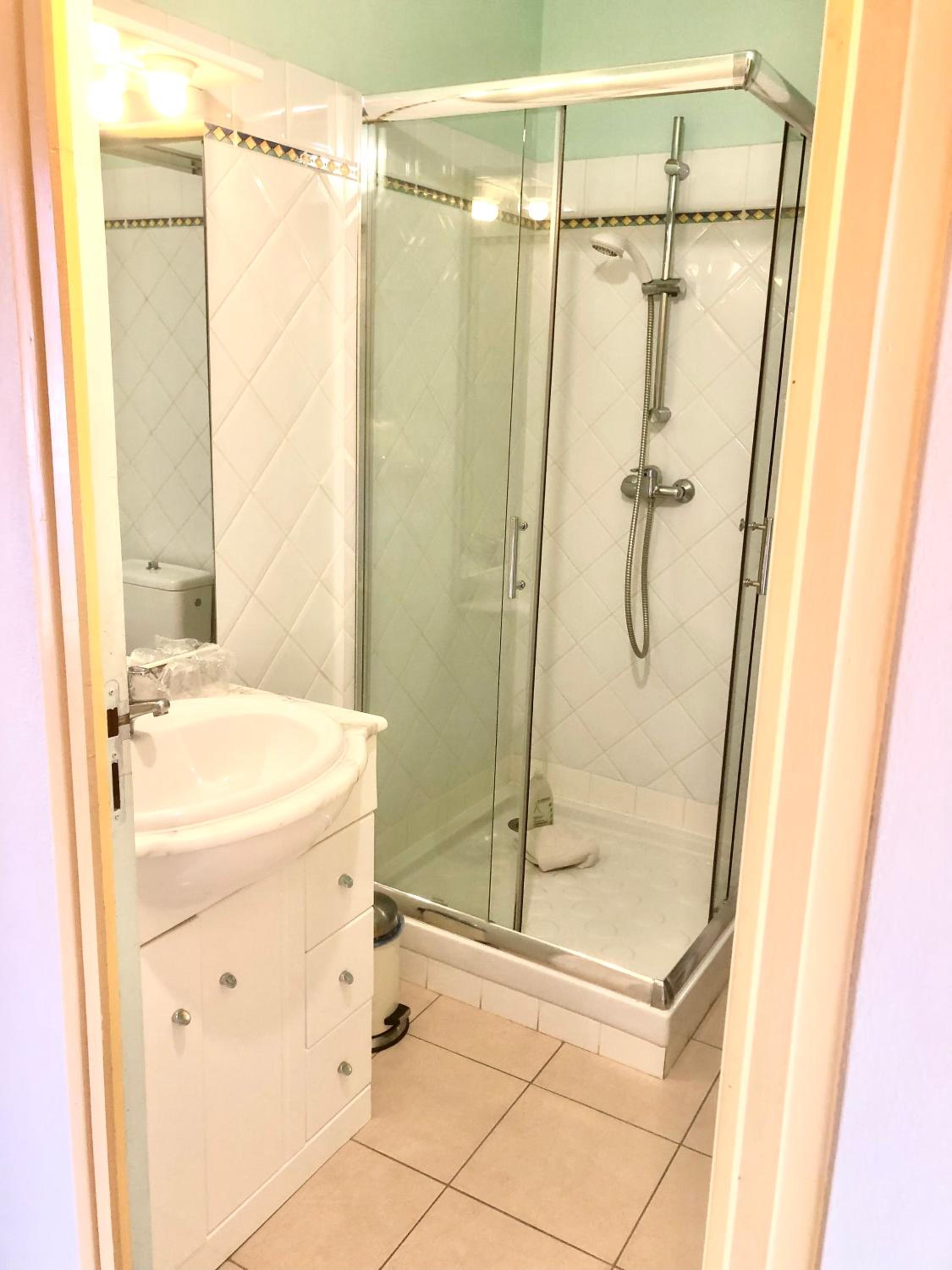 Double Room with Shower photo 3