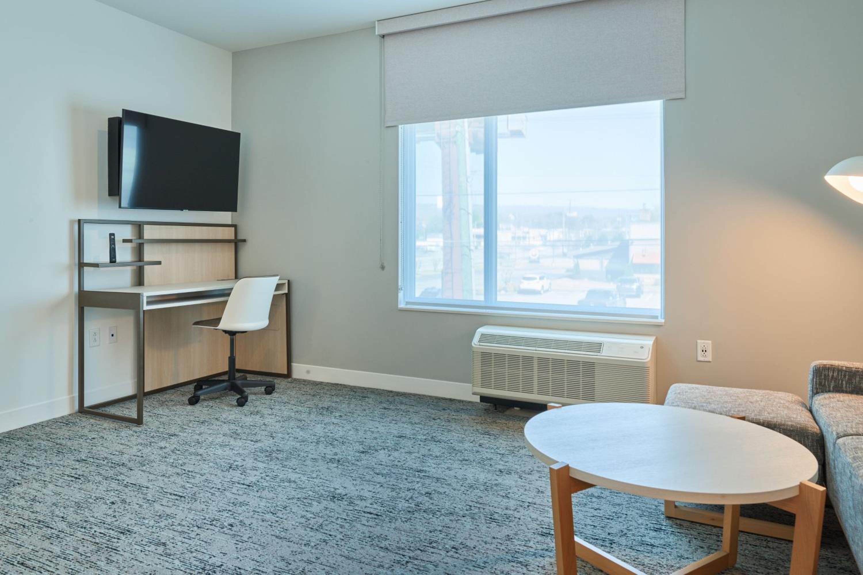 One-Bedroom King Suite with Sofa Bed  - Photo 3