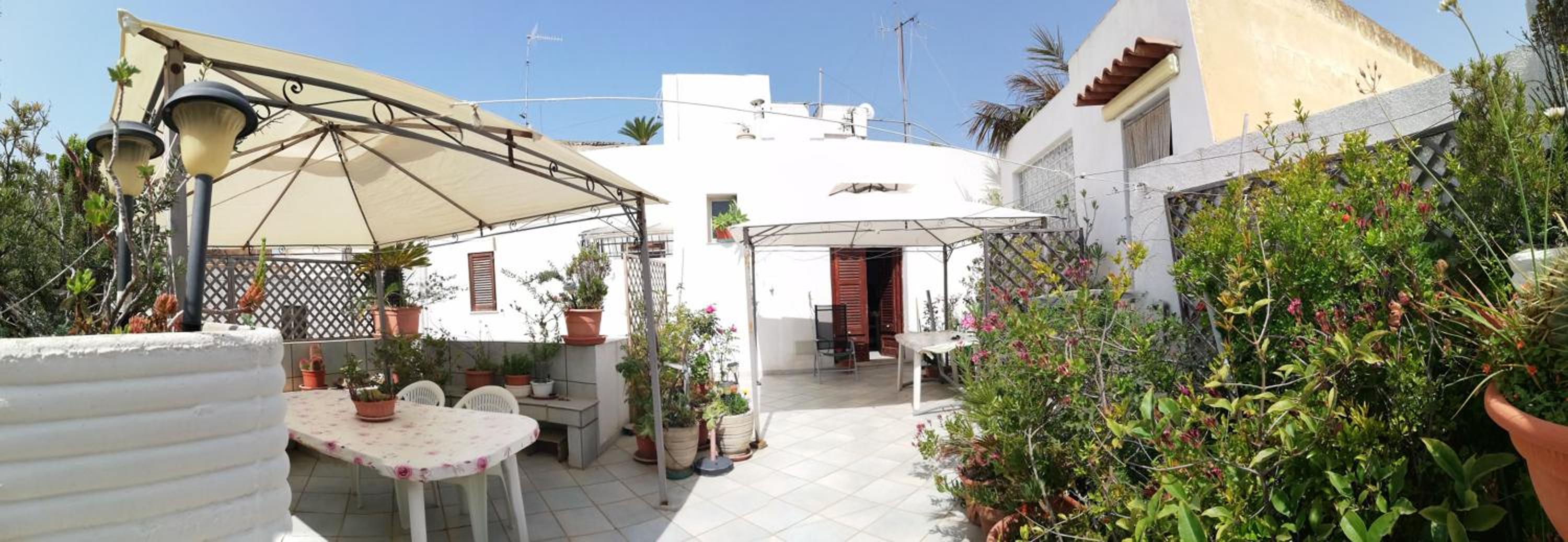 One-Bedroom Apartment with Terrace - Photo 4