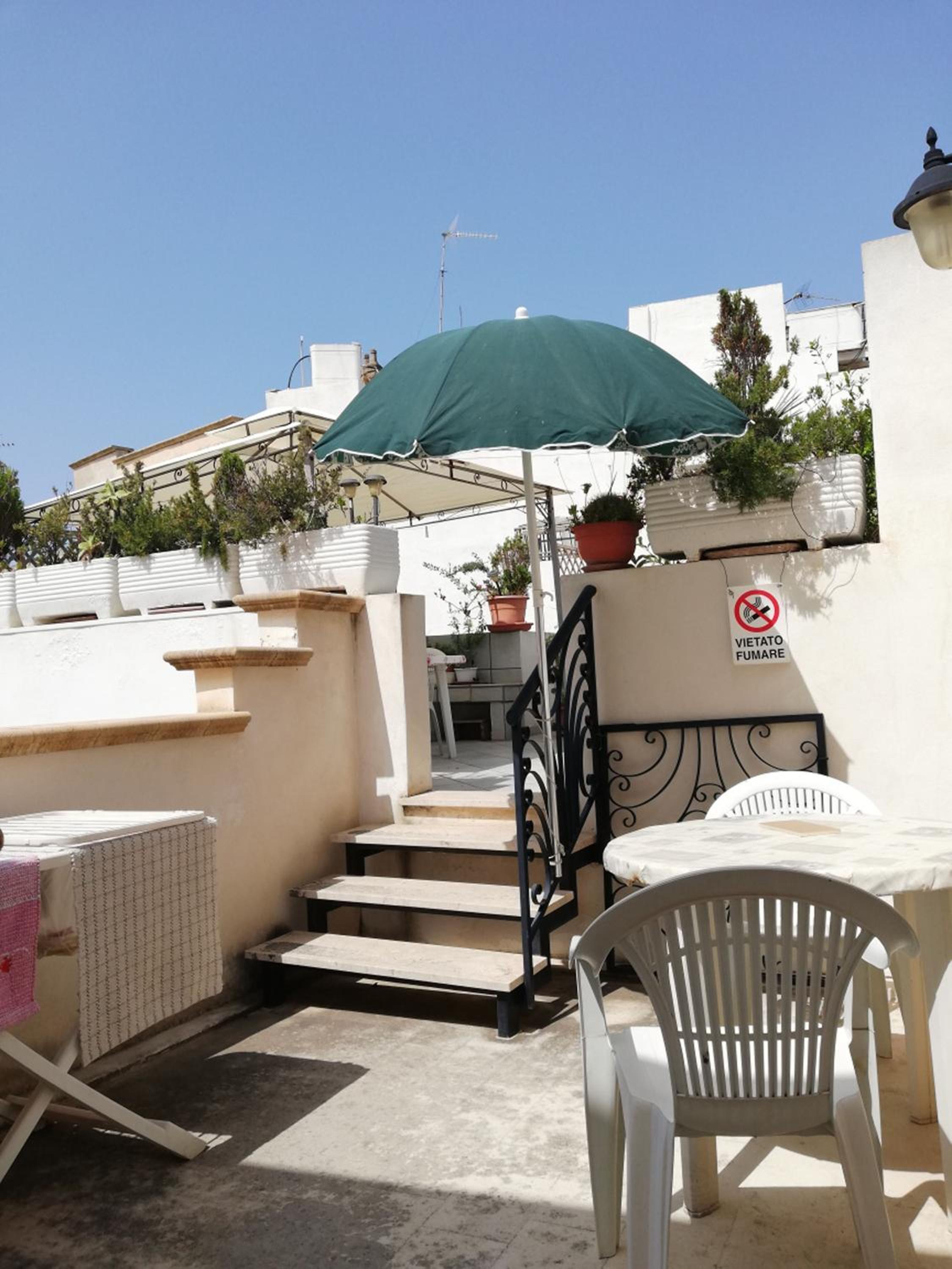 One-Bedroom Apartment with Terrace - Photo 5