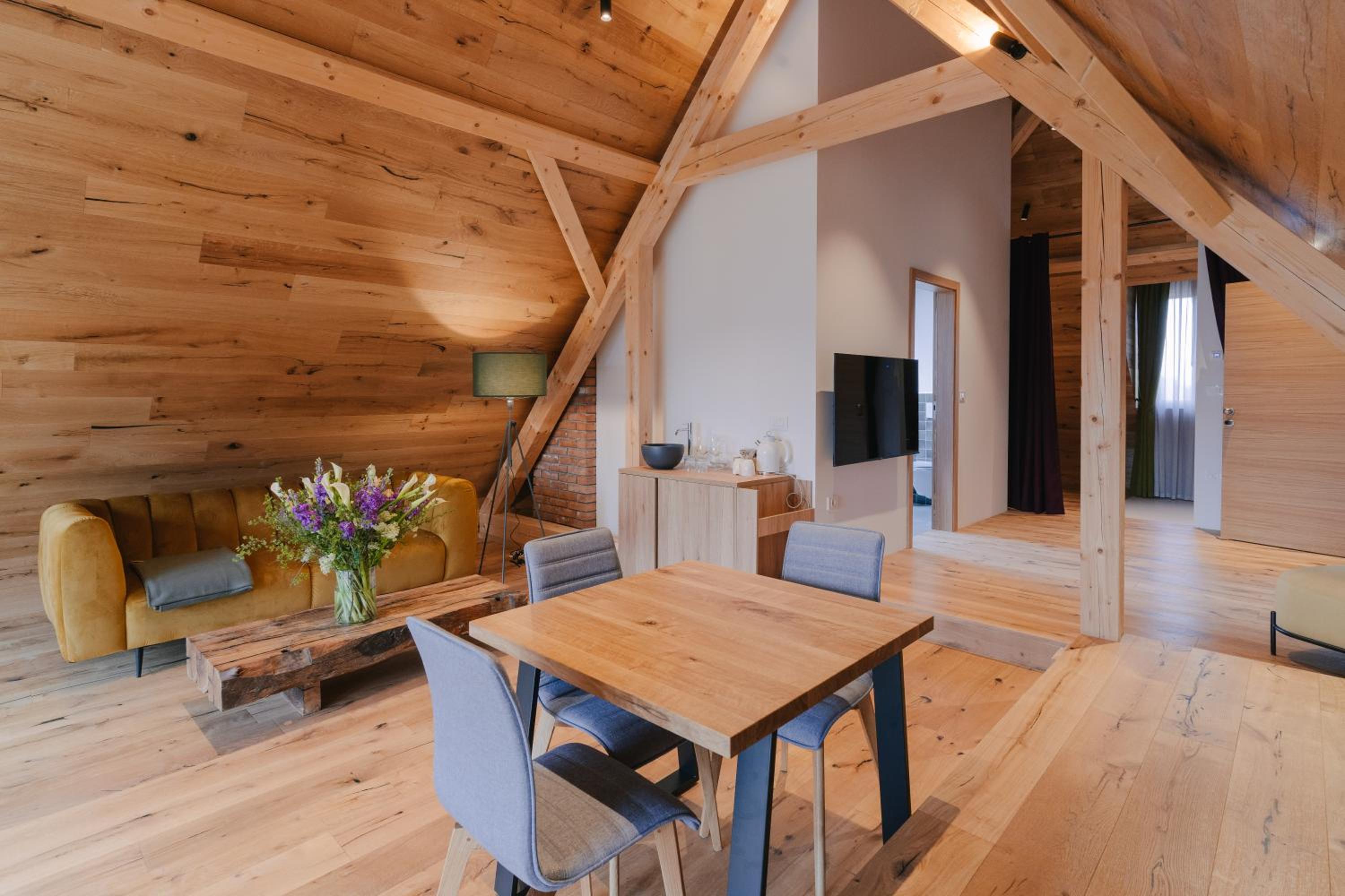 Superior Suite - Photo 6