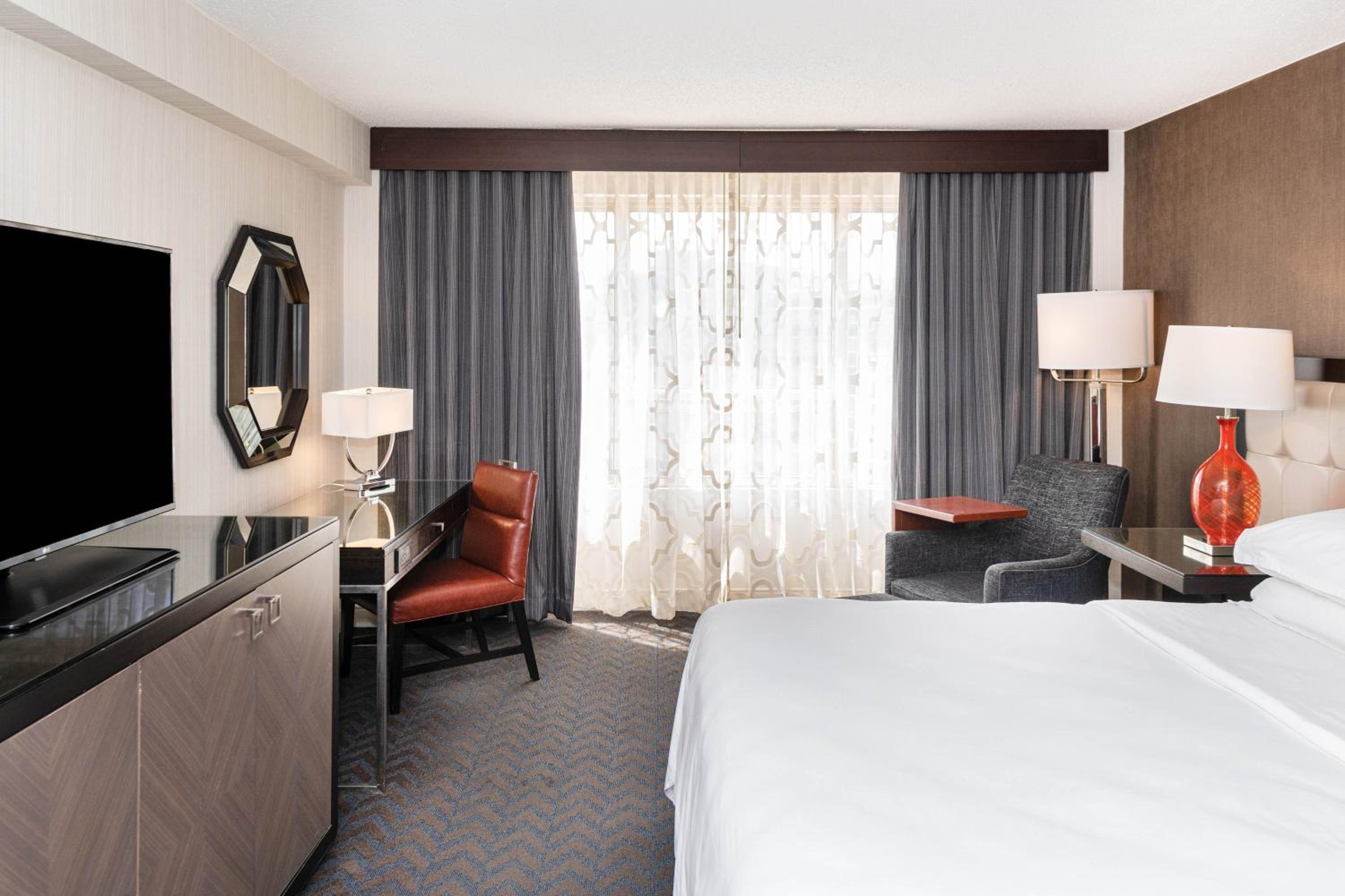 Traditional King, Guest room, 1 King - Photo 1