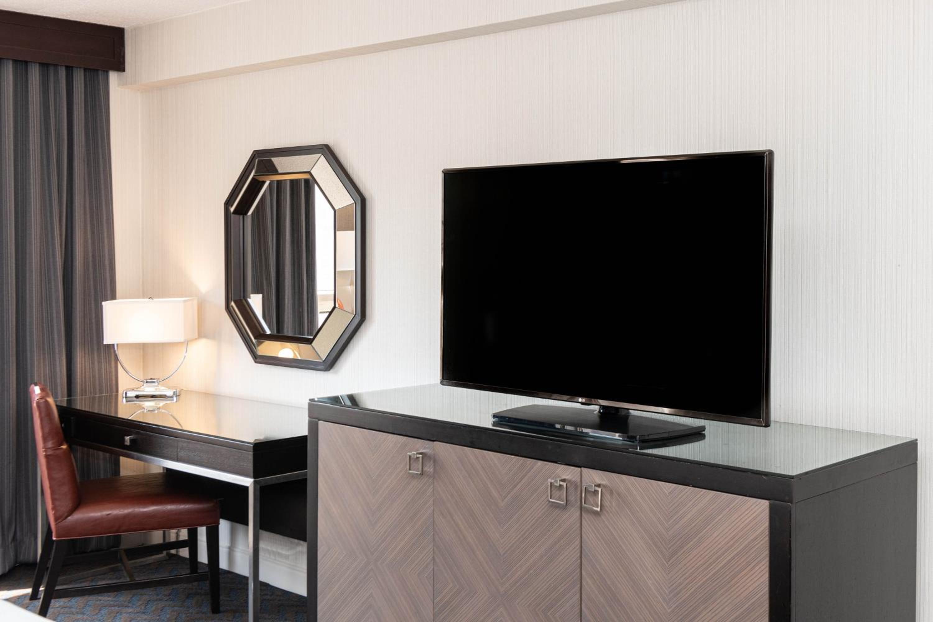 Traditional King, Guest room, 1 King - Photo 9