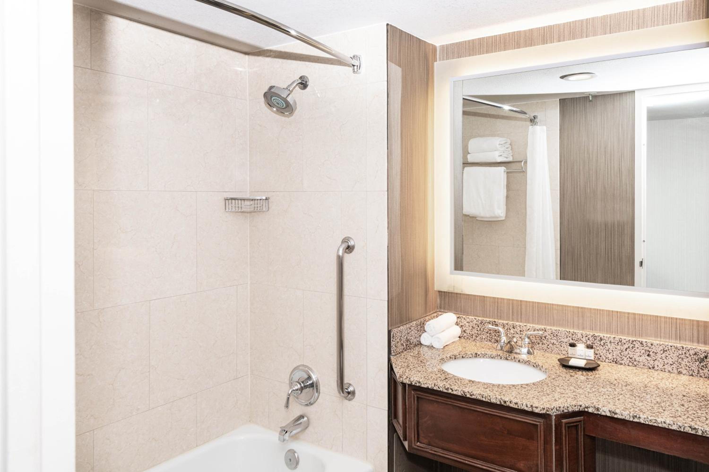 Traditional King, Guest room, 1 King - Photo 8