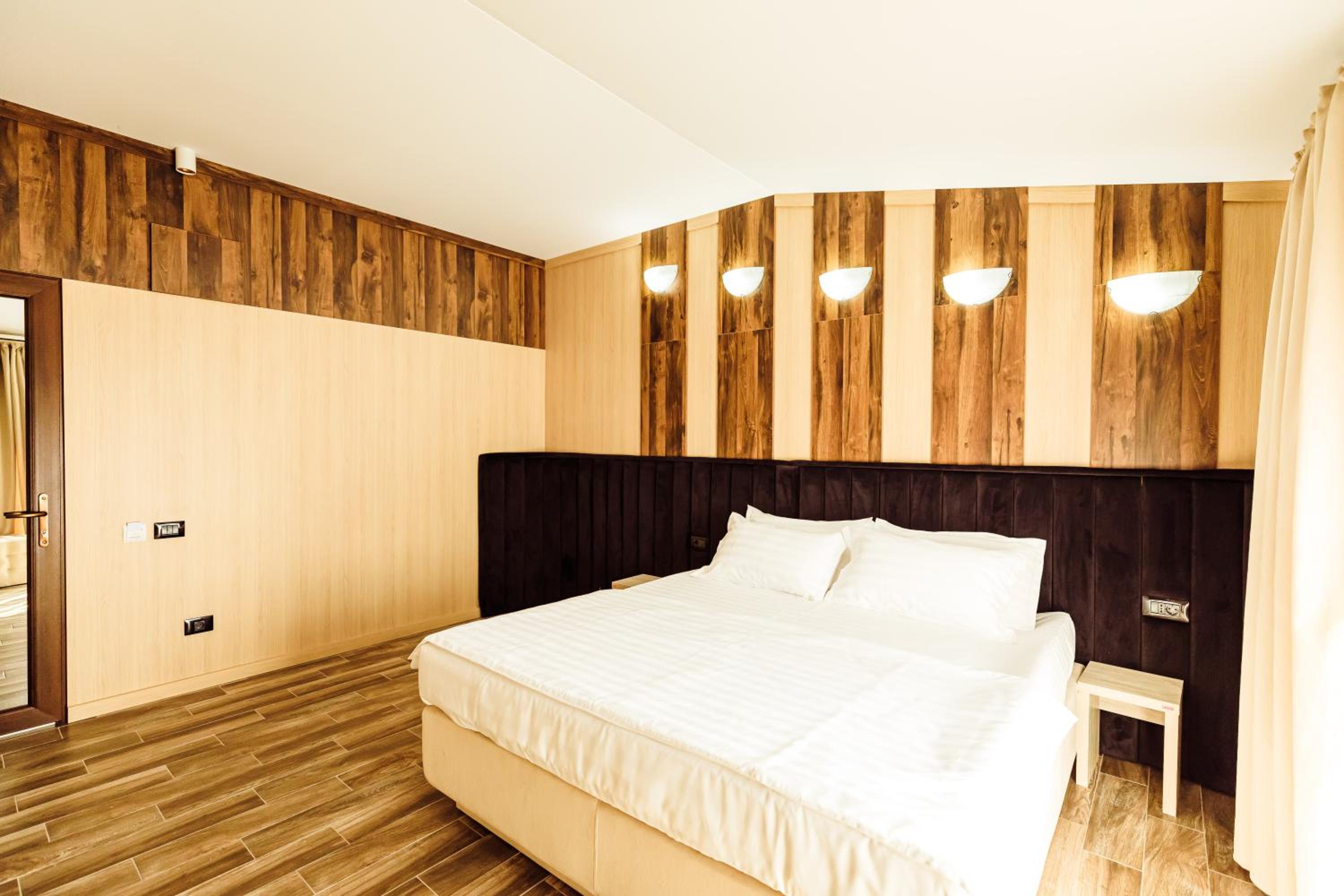 Double Room - Photo 2