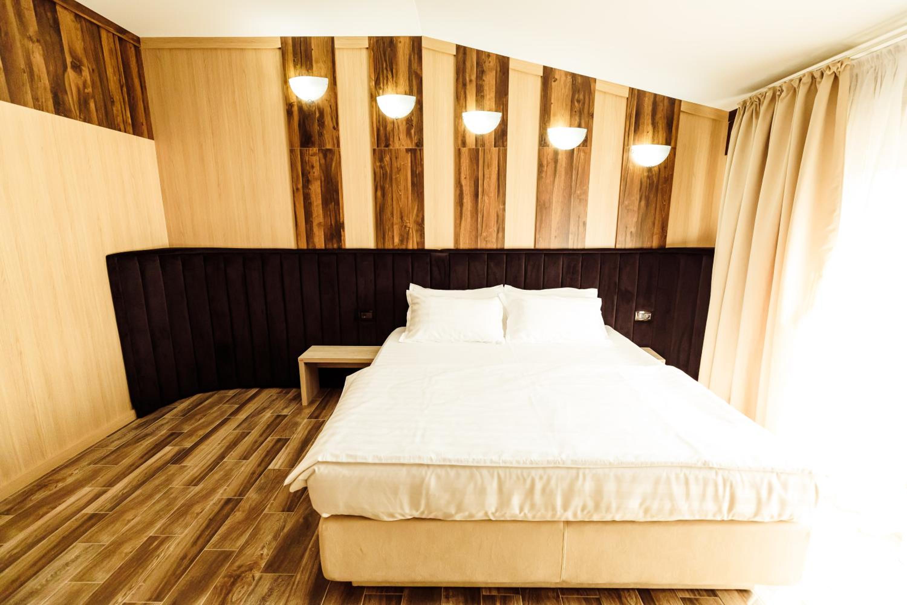 Double Room - Photo 3
