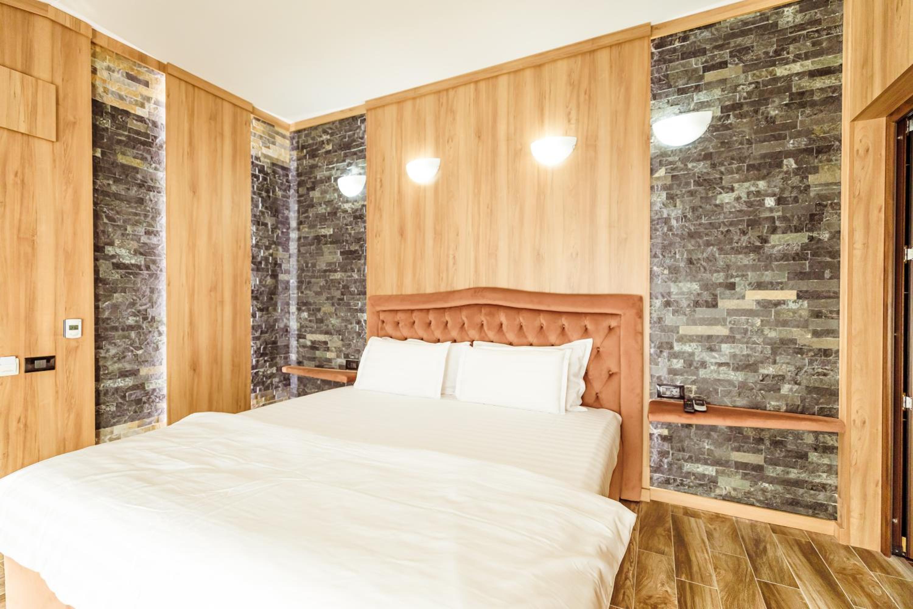 Double Room - Photo 4