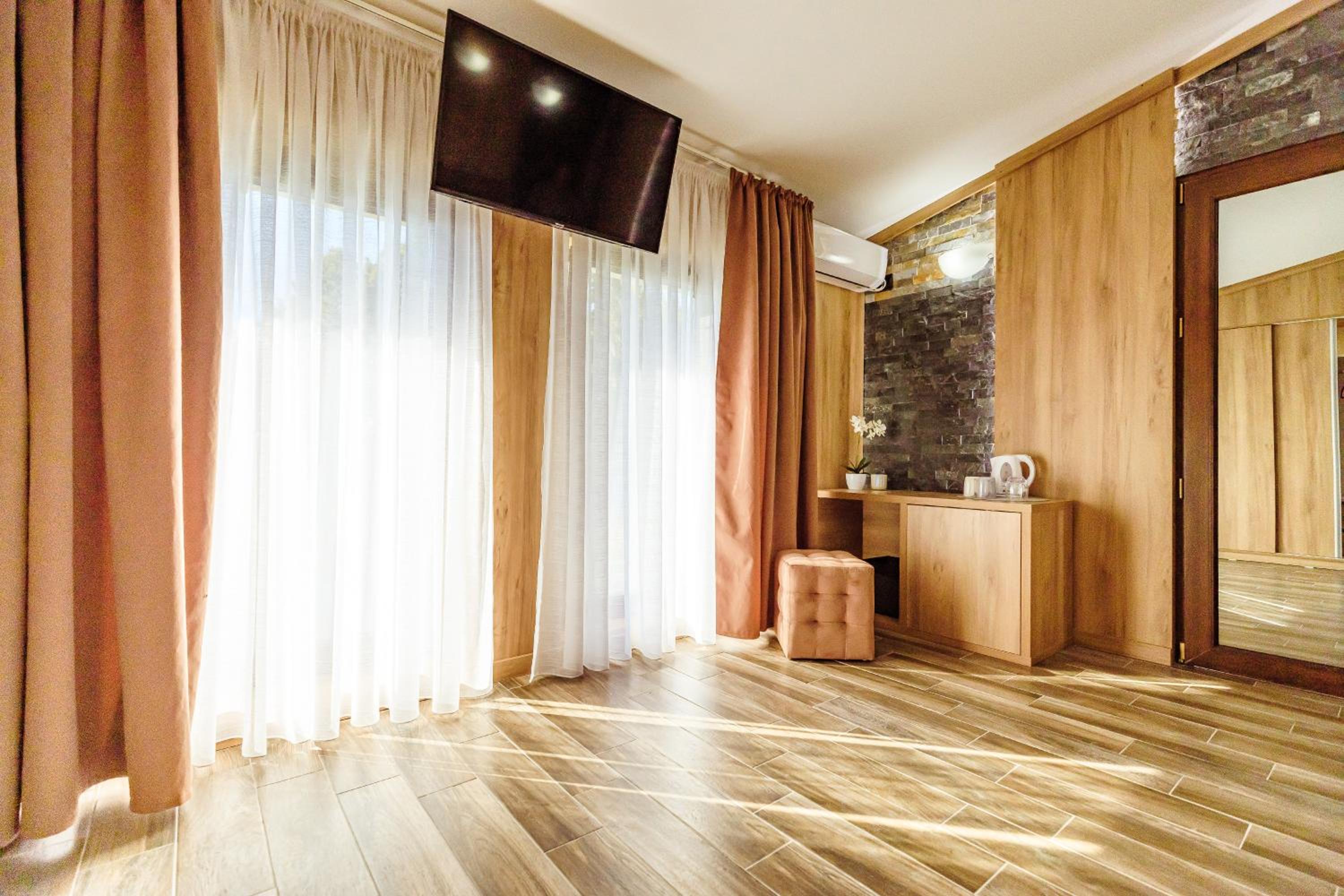 Double Room - Photo 6