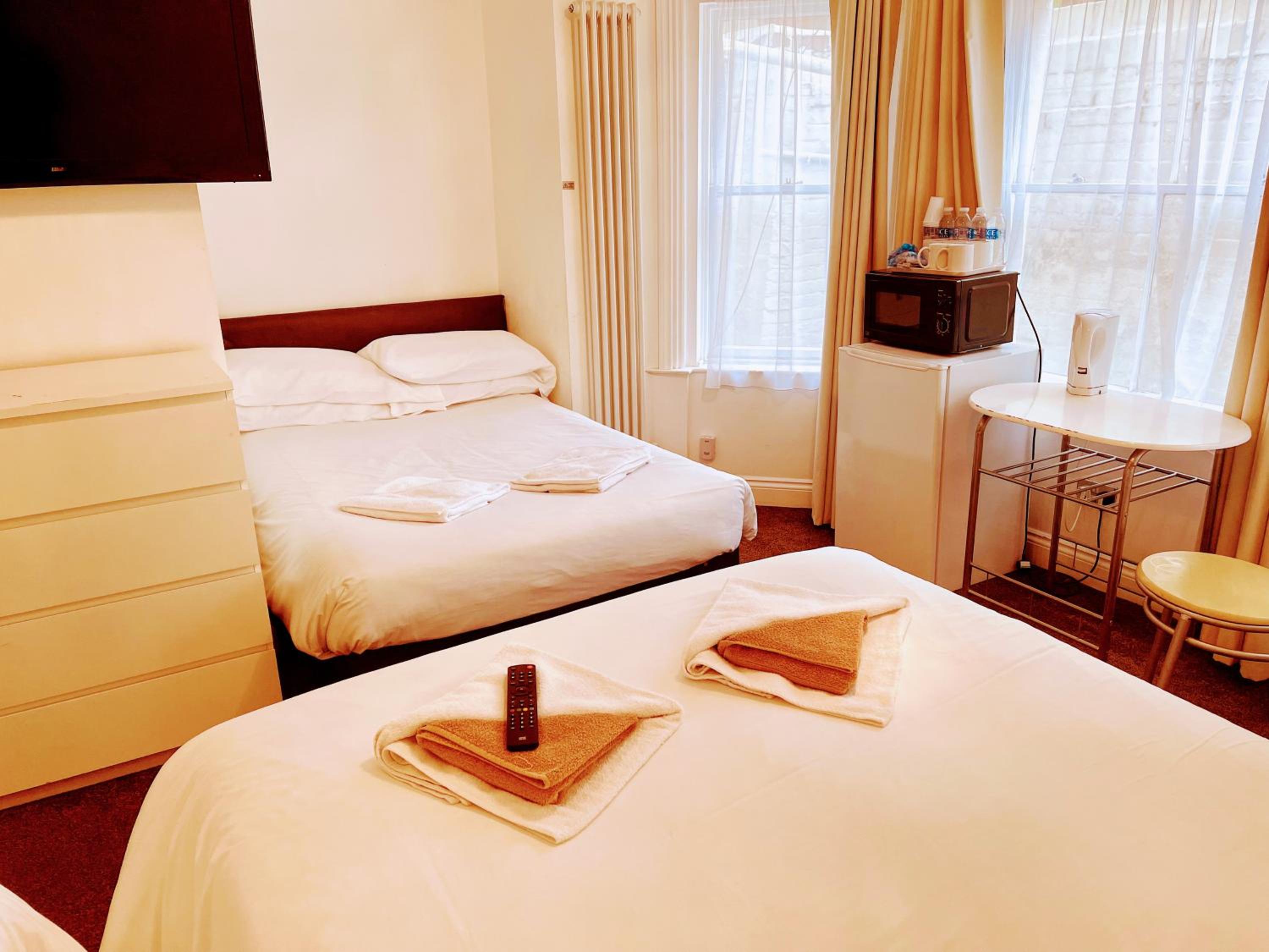 Quadruple Room - Photo 22