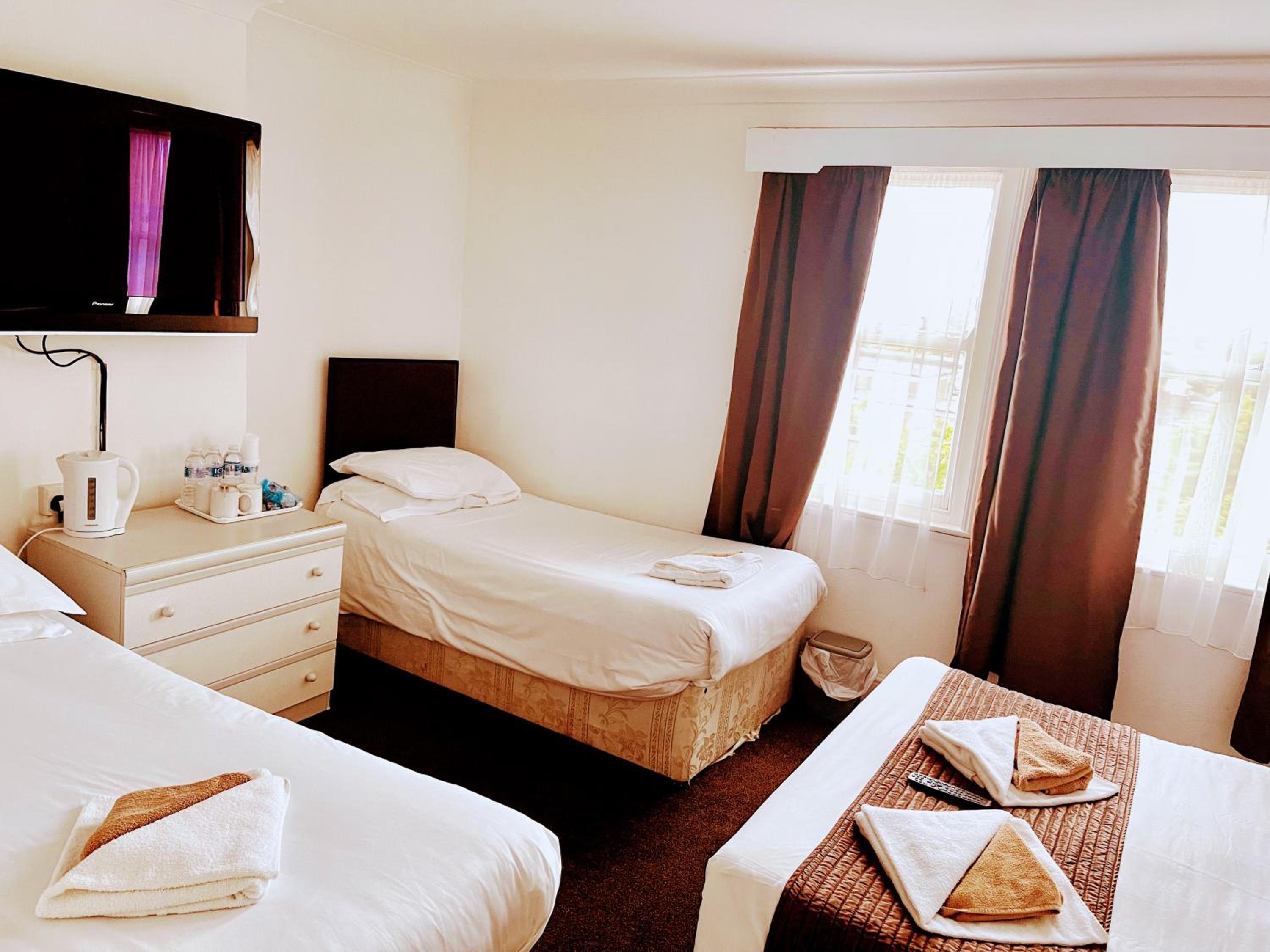 Quadruple Room - Photo 3