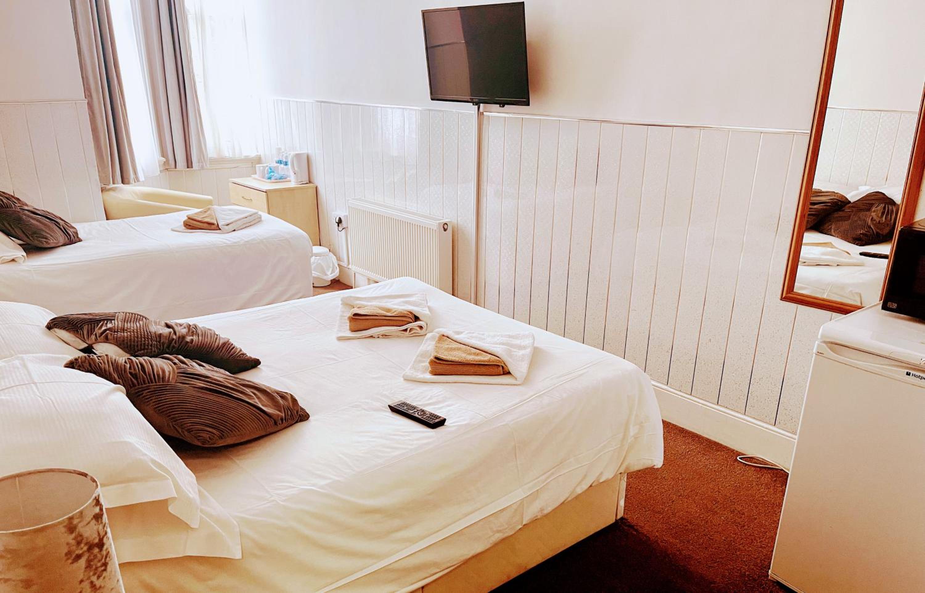 Double Room - Photo 5