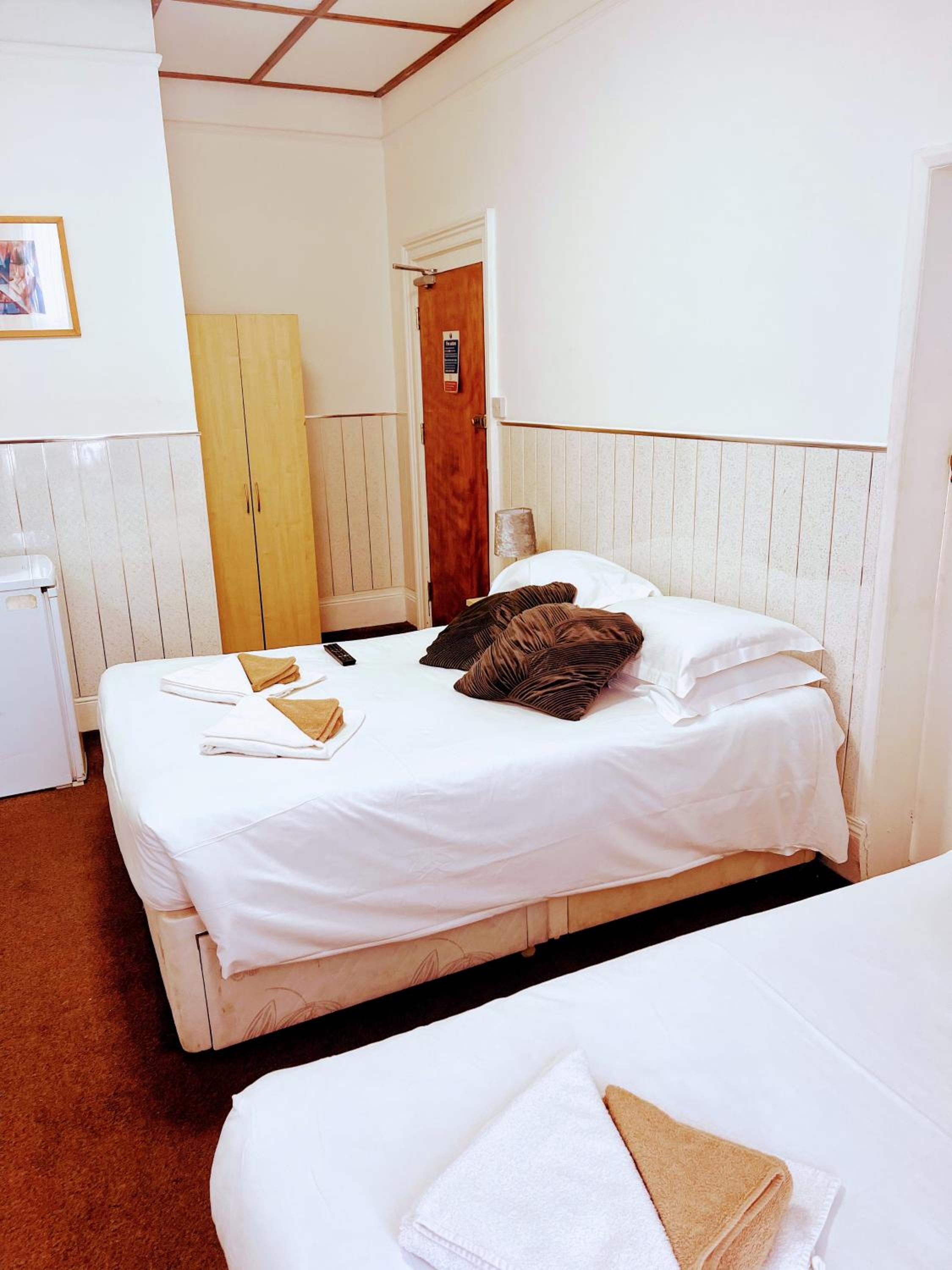Double Room - Photo 6