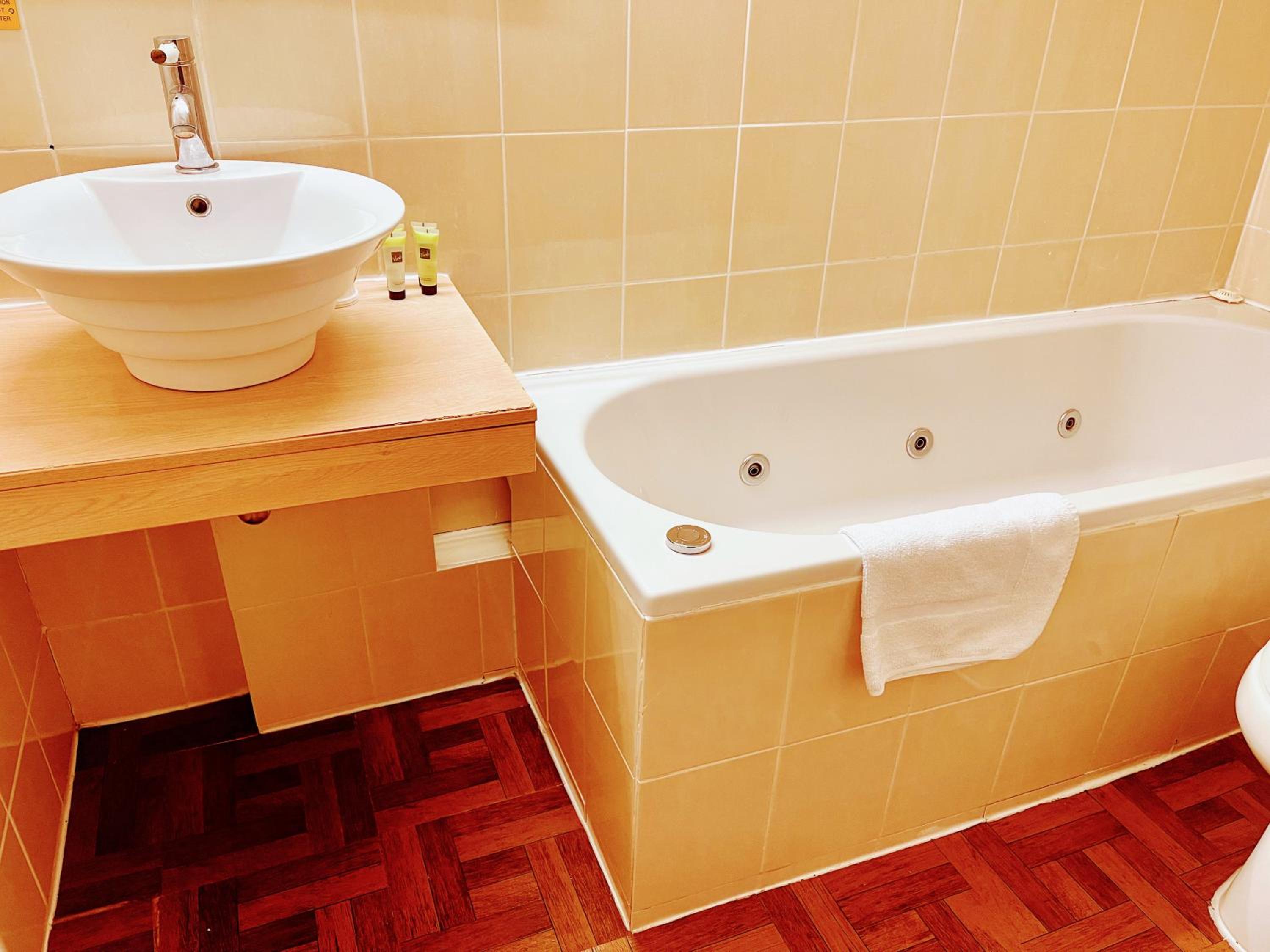Double Room - Photo 7