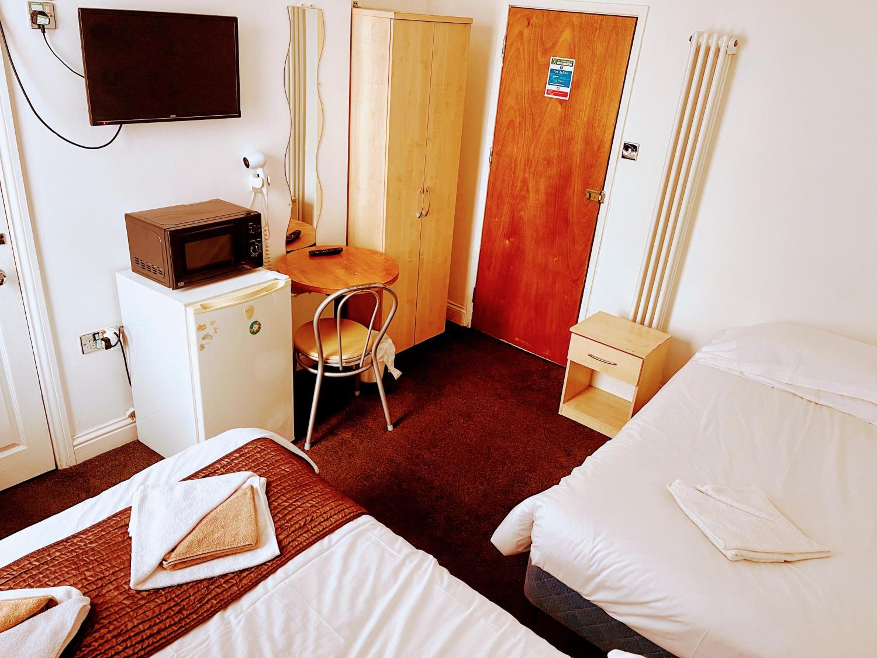Double Room - Photo 8