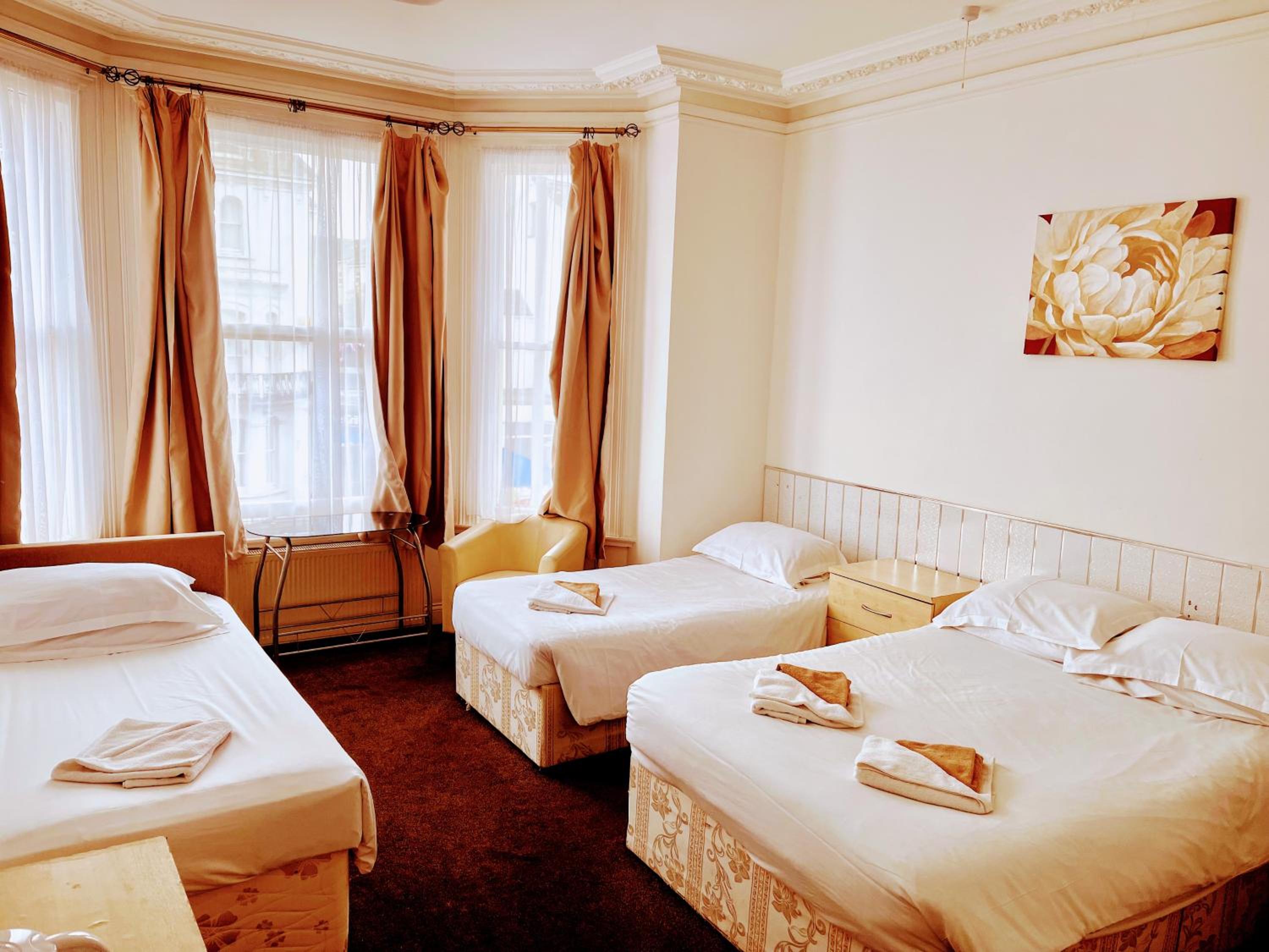 Quadruple Room - Photo 25