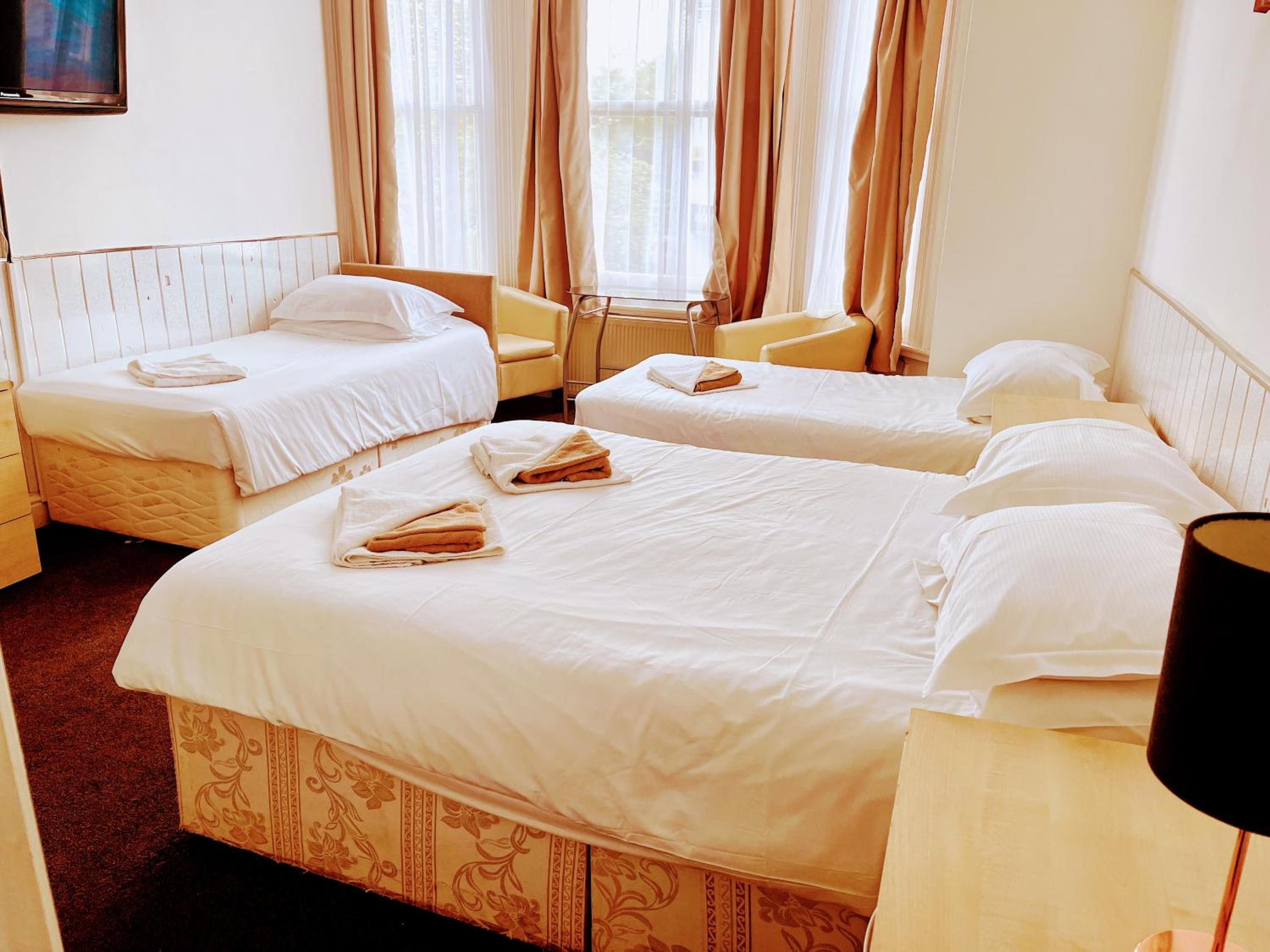 Quadruple Room - Photo 26
