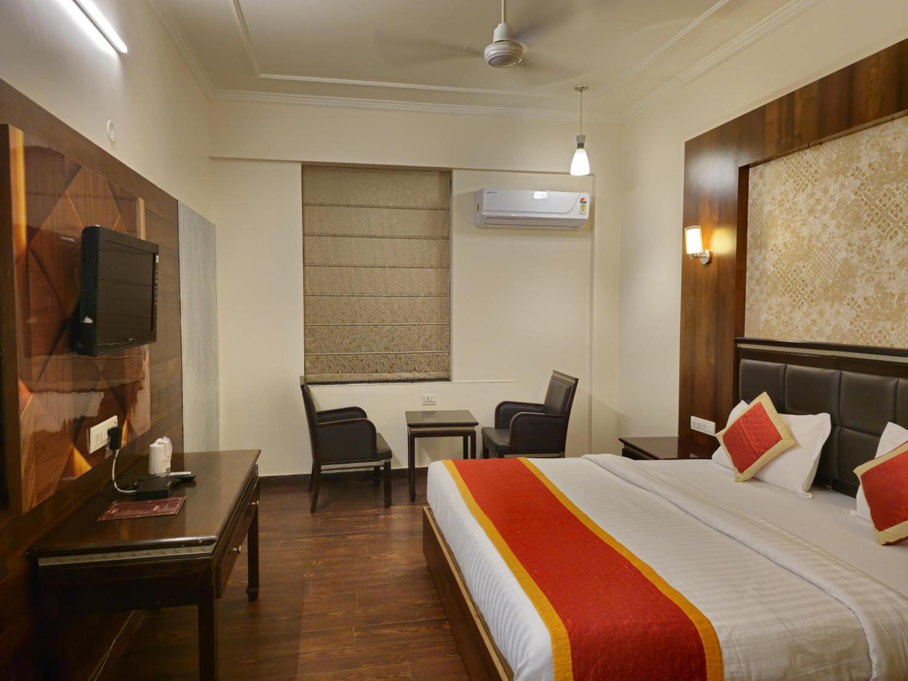 Deluxe Room:Enjoy Happy Hours with 2+1 offer on Alcoholic Beverages, Early Check-In/ Late Check-Out upto 2 hours (subject to availability) - Photo 6