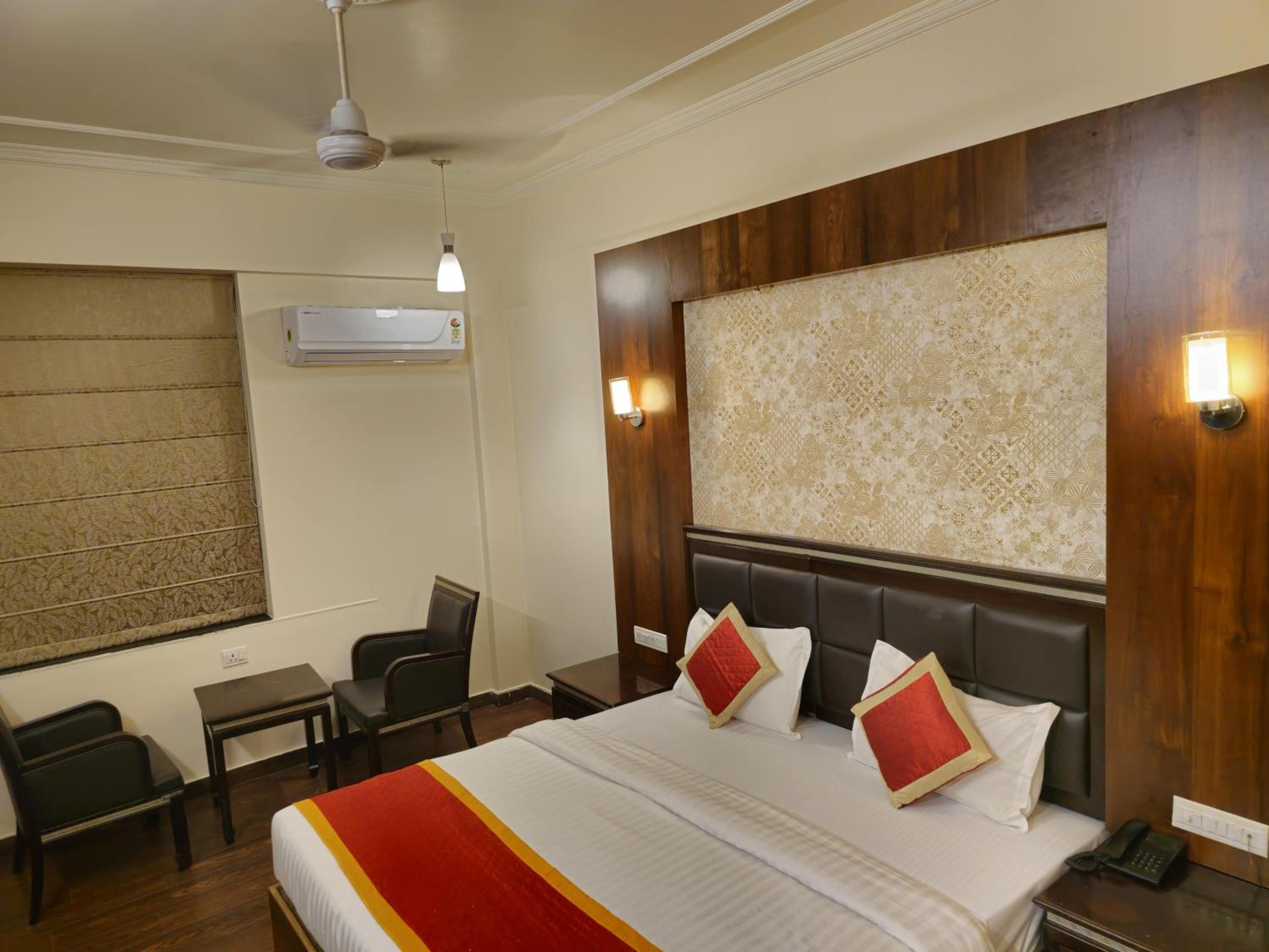 Deluxe Room:Enjoy Happy Hours with 2+1 offer on Alcoholic Beverages, Early Check-In/ Late Check-Out upto 2 hours (subject to availability) - Photo 5