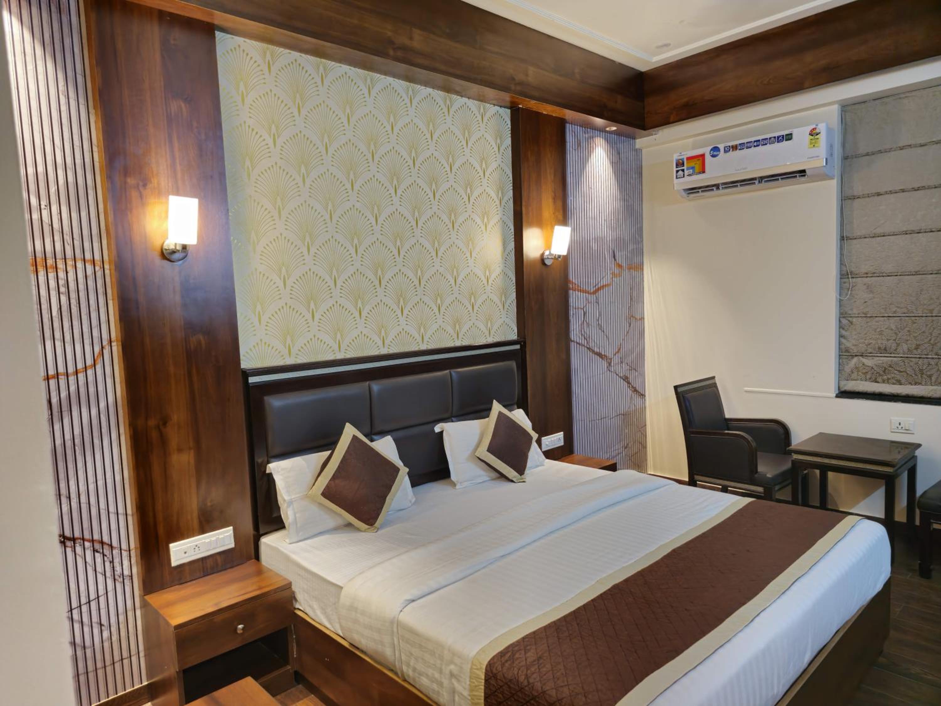Deluxe Room:Enjoy Happy Hours with 2+1 offer on Alcoholic Beverages, Early Check-In/ Late Check-Out upto 2 hours (subject to availability) - Photo 9