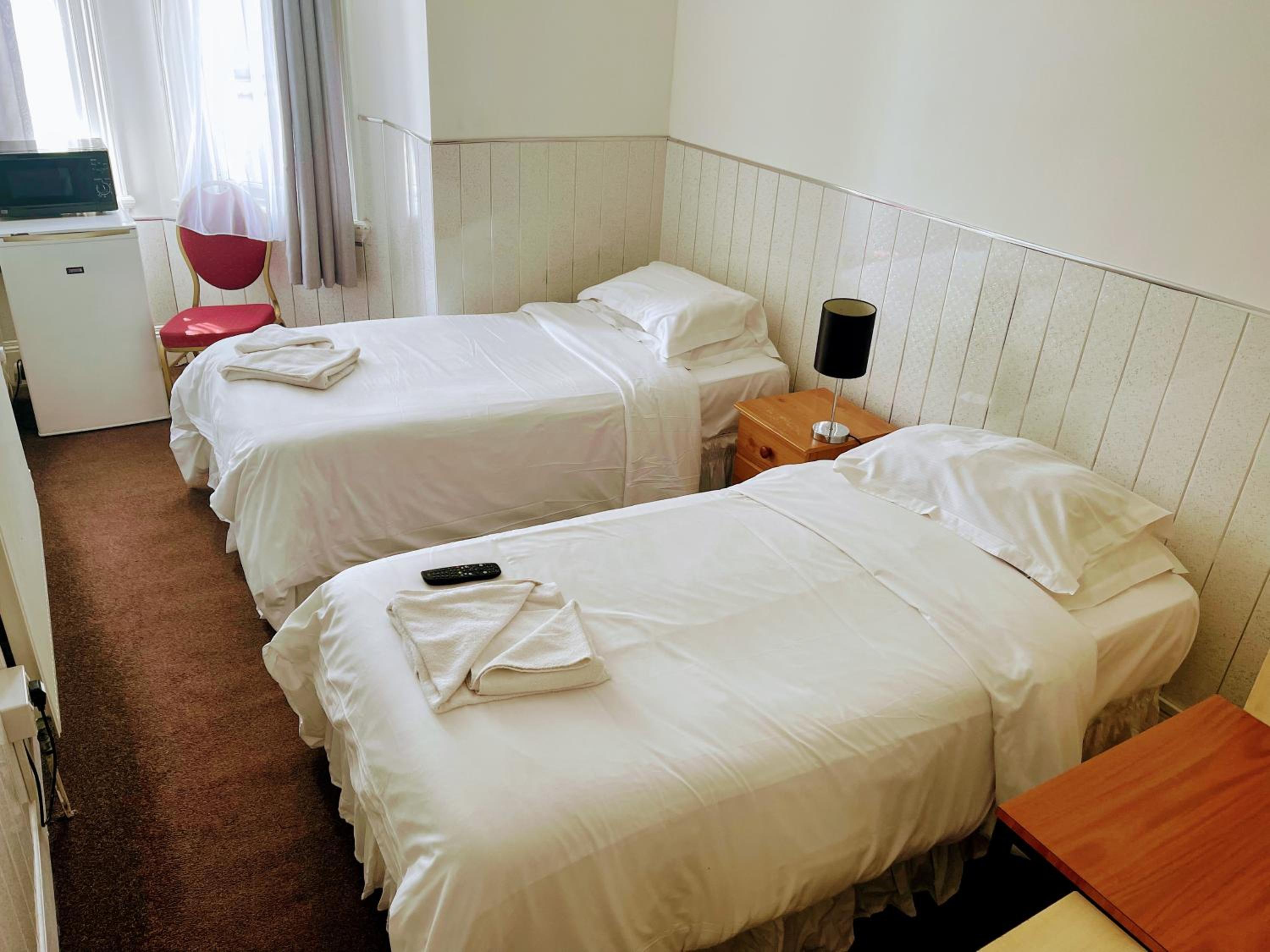 Twin Room - Photo 14