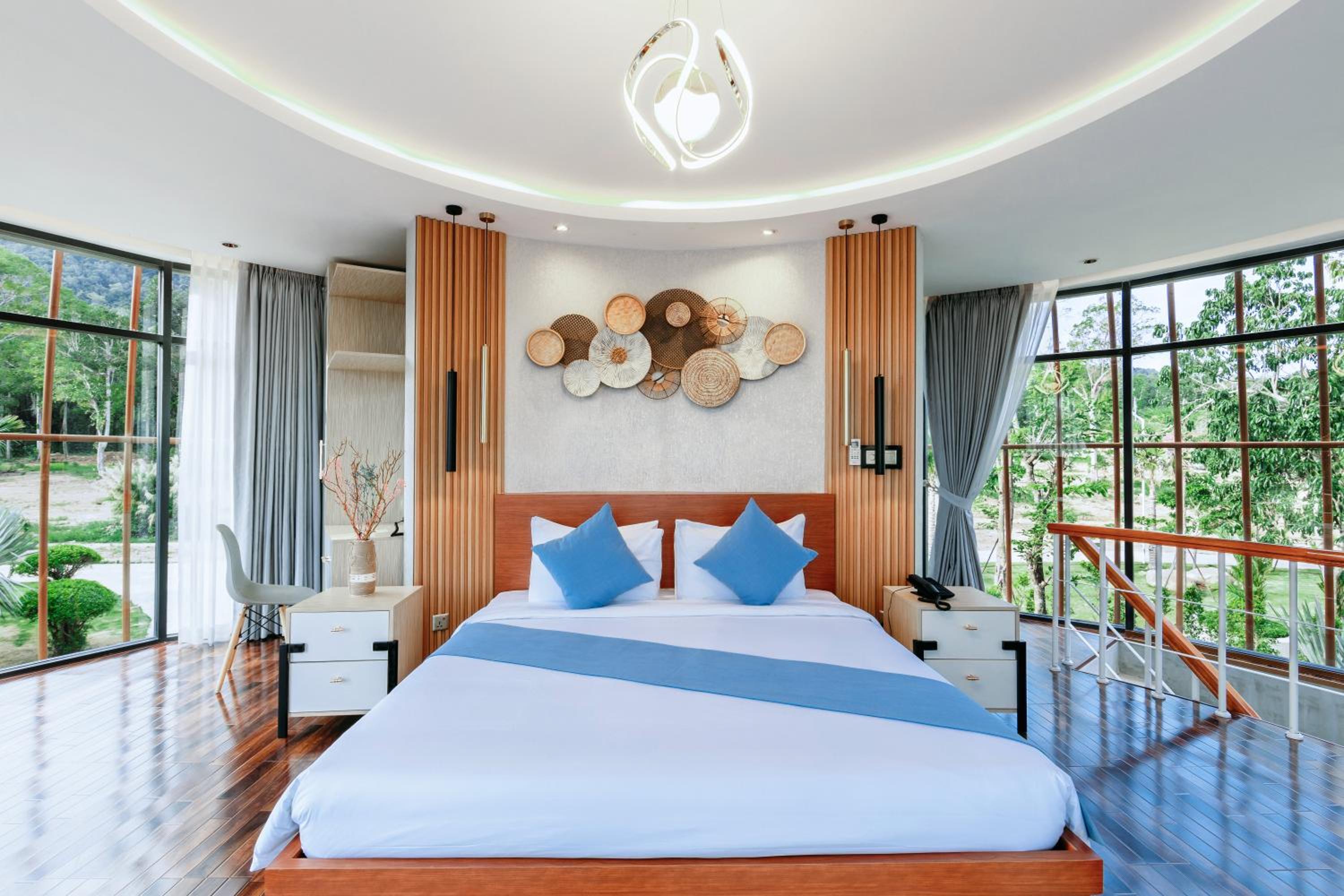 Deluxe Double Room with Balcony and Sea View photo 2