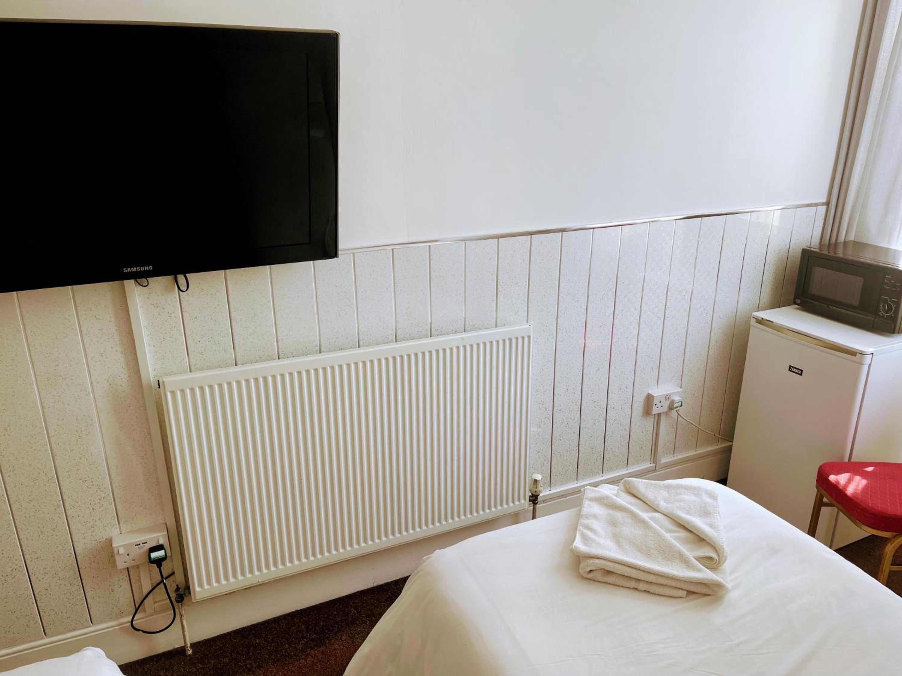 Twin Room - Photo 16