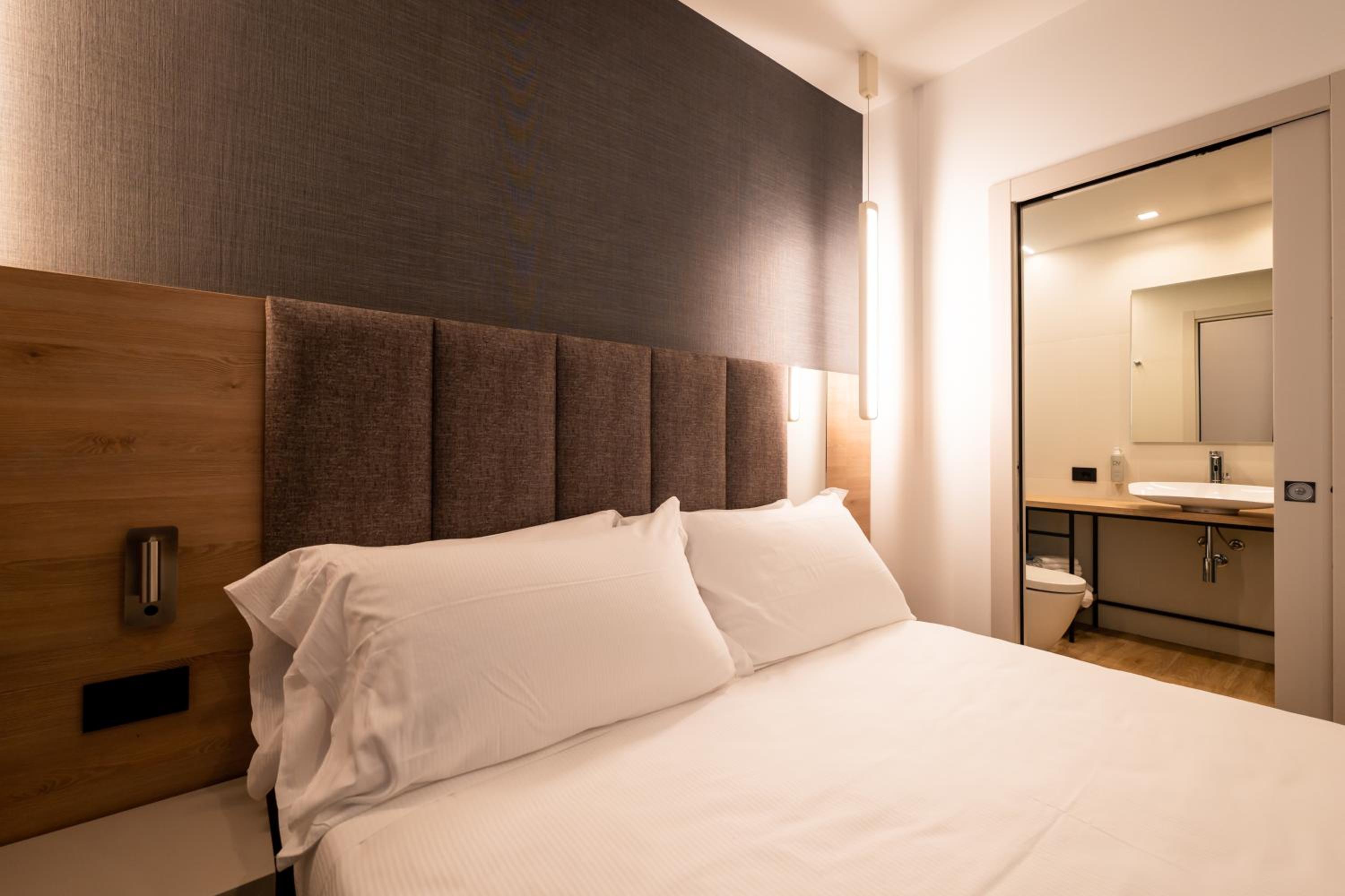 Classic Double Room - Photo 6