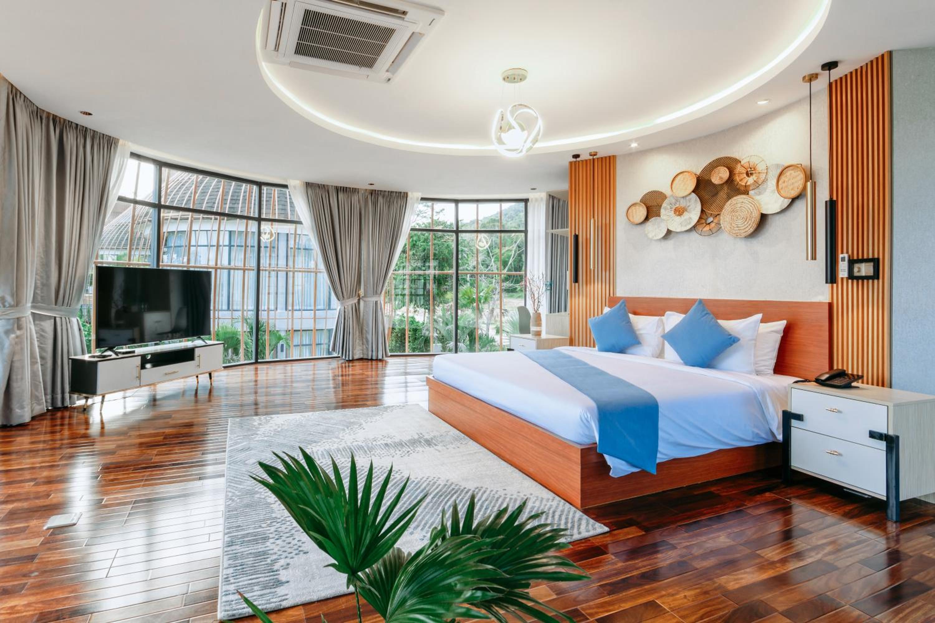 Deluxe Double Room with Balcony and Sea View