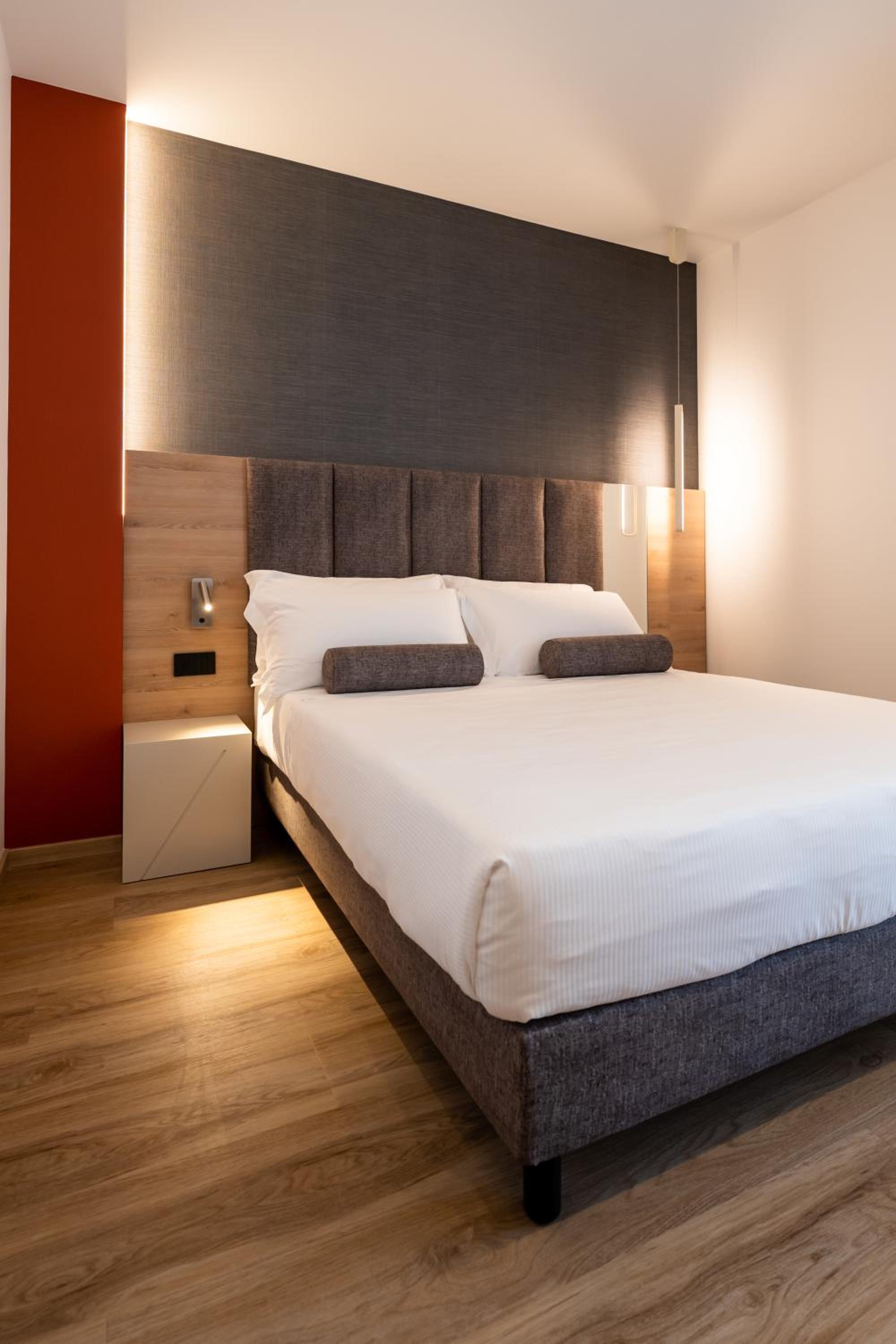 Superior Double Room with Side Sea View and Balcony - Photo 5