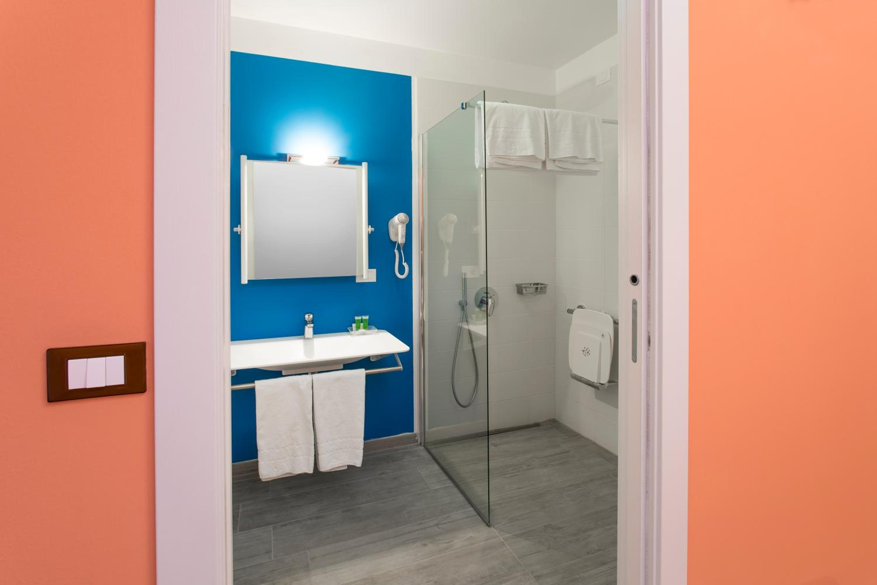 Superior Double or Twin Room - Photo 34