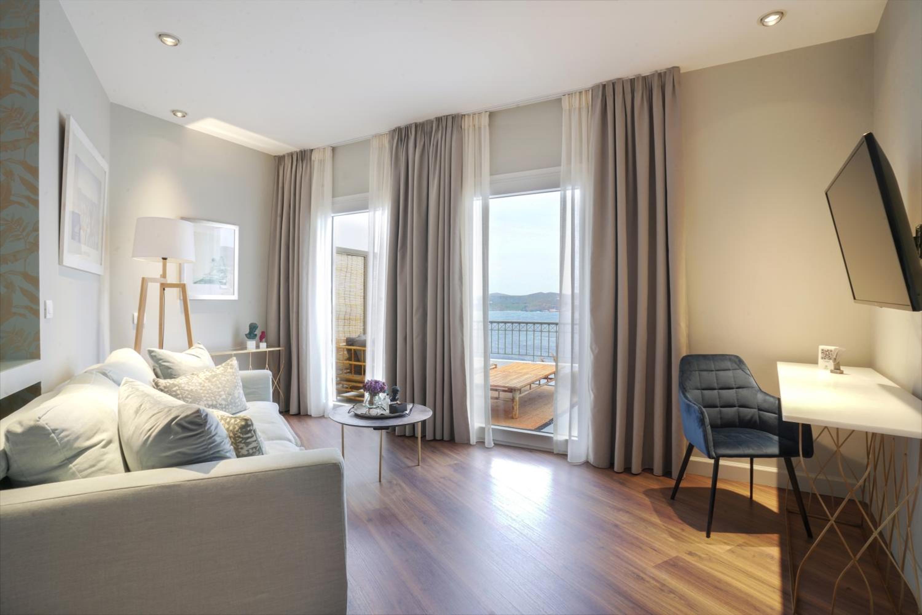 El Angel Panoramic Suite with Sea View photo 2