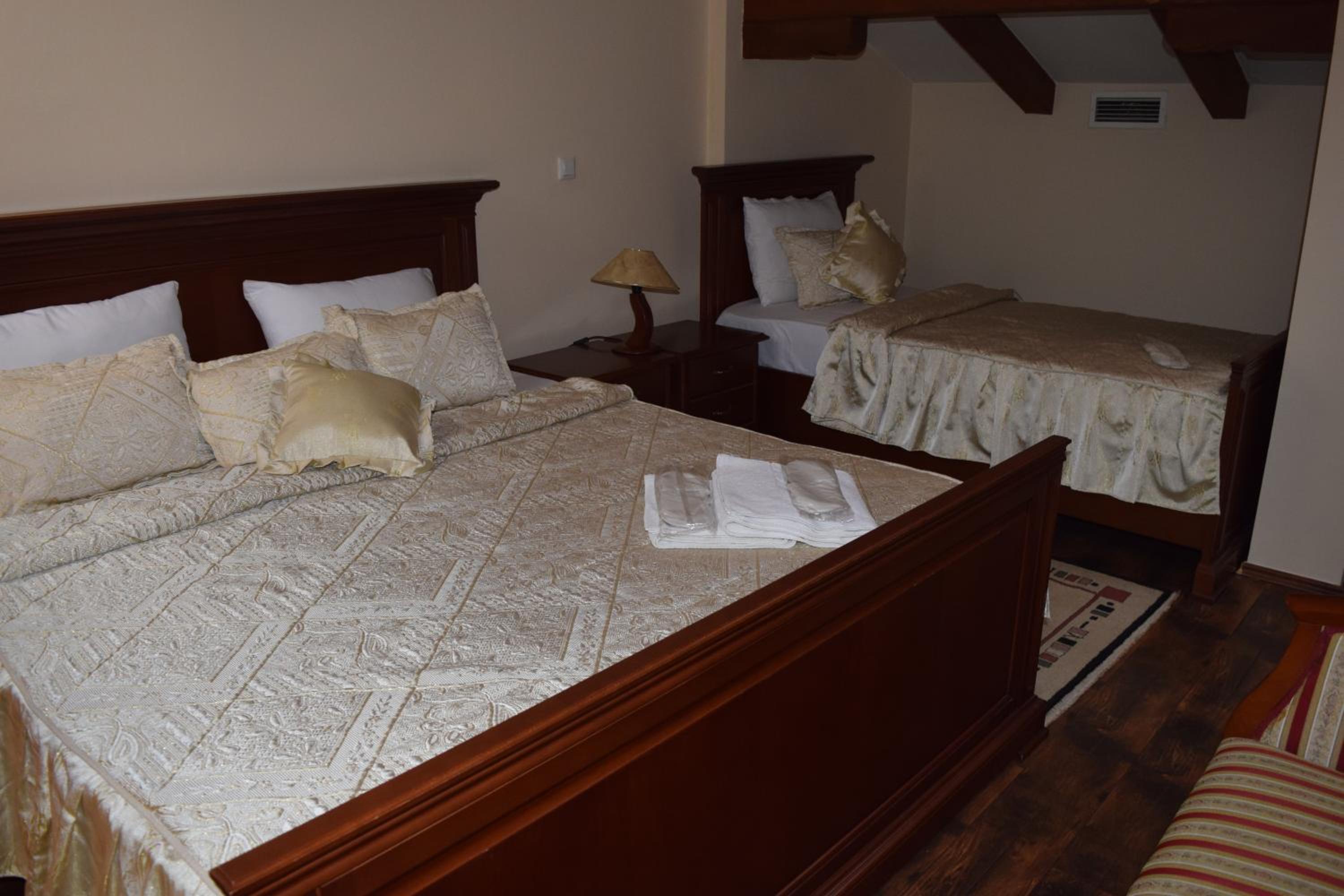 Superior King Room - Photo 2